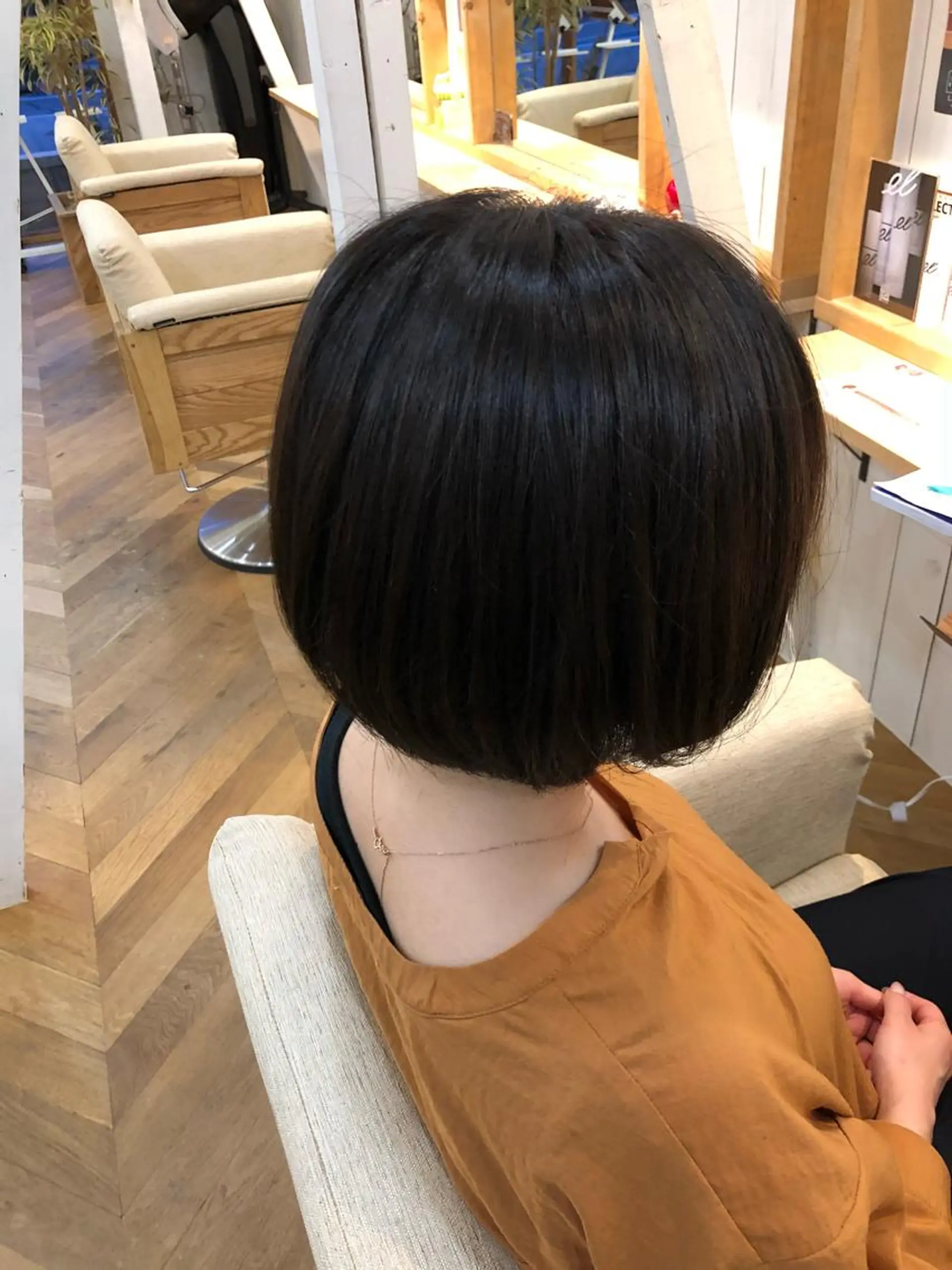 ショート カラー DEE okazakiのヘアスタイル