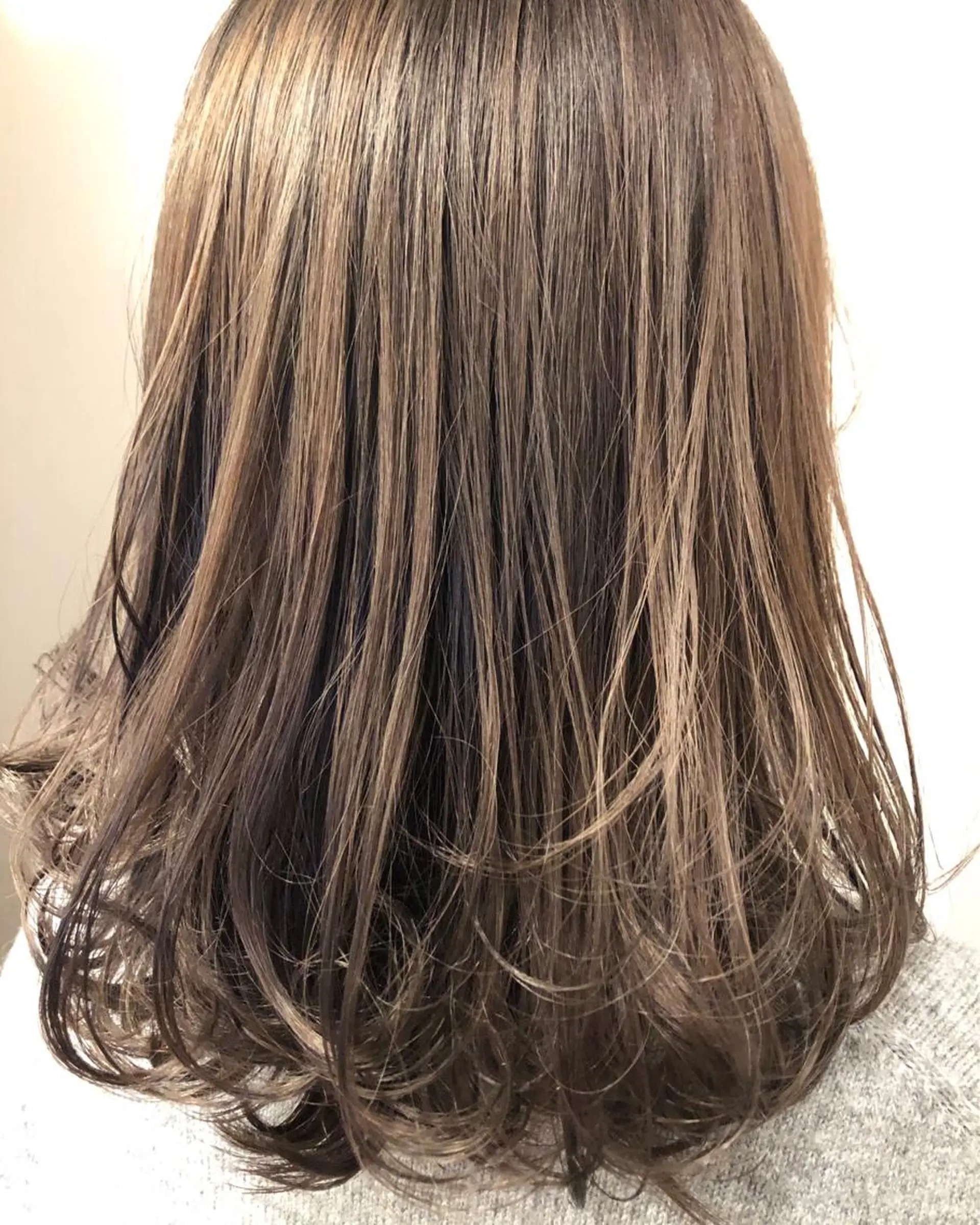 ミディアム カラー カット ヘアカラー トリートメント 岡田 拓也のヘアスタイル