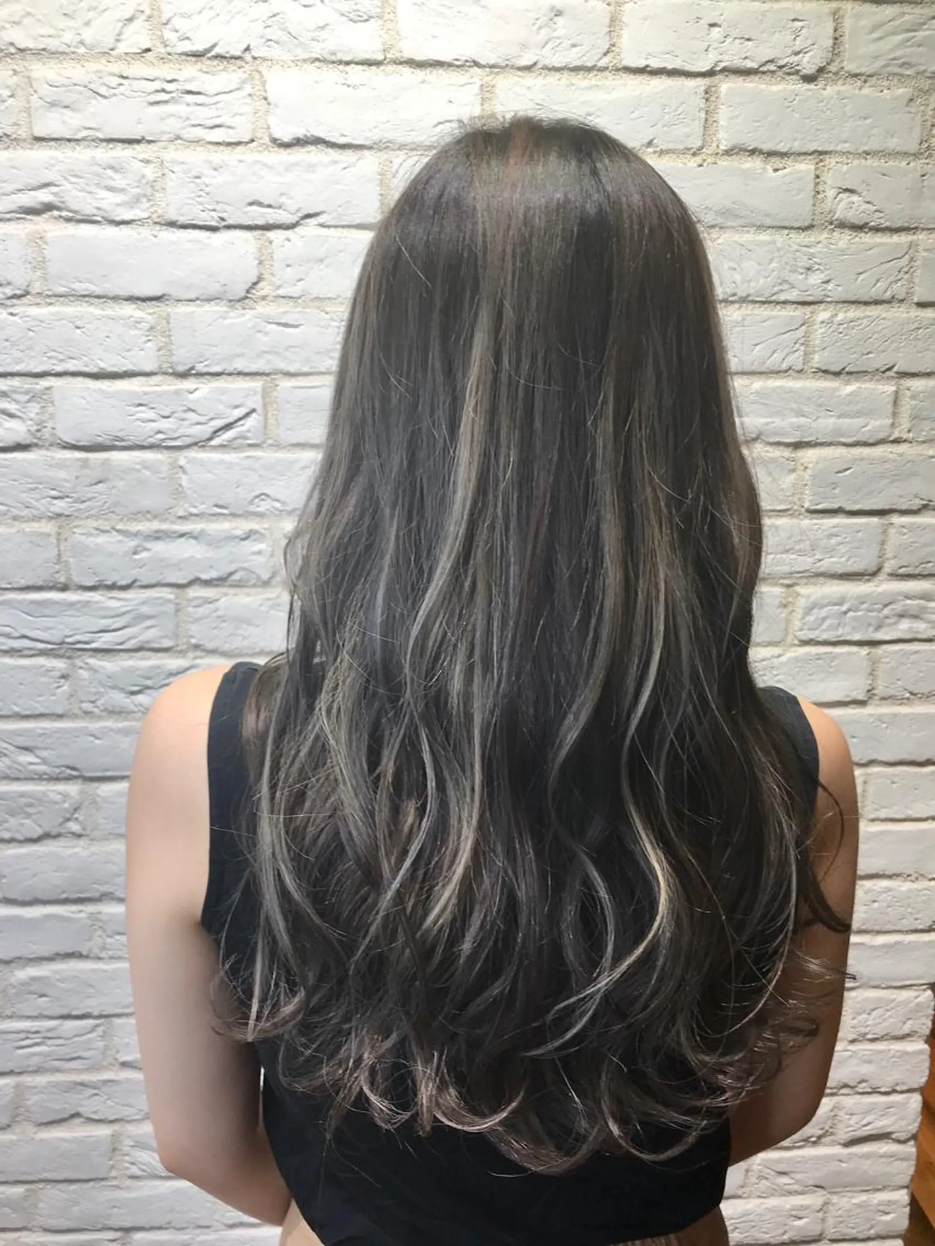 ロング カラー ハイライトカラー ハイライト Neale. yumiのヘアスタイル