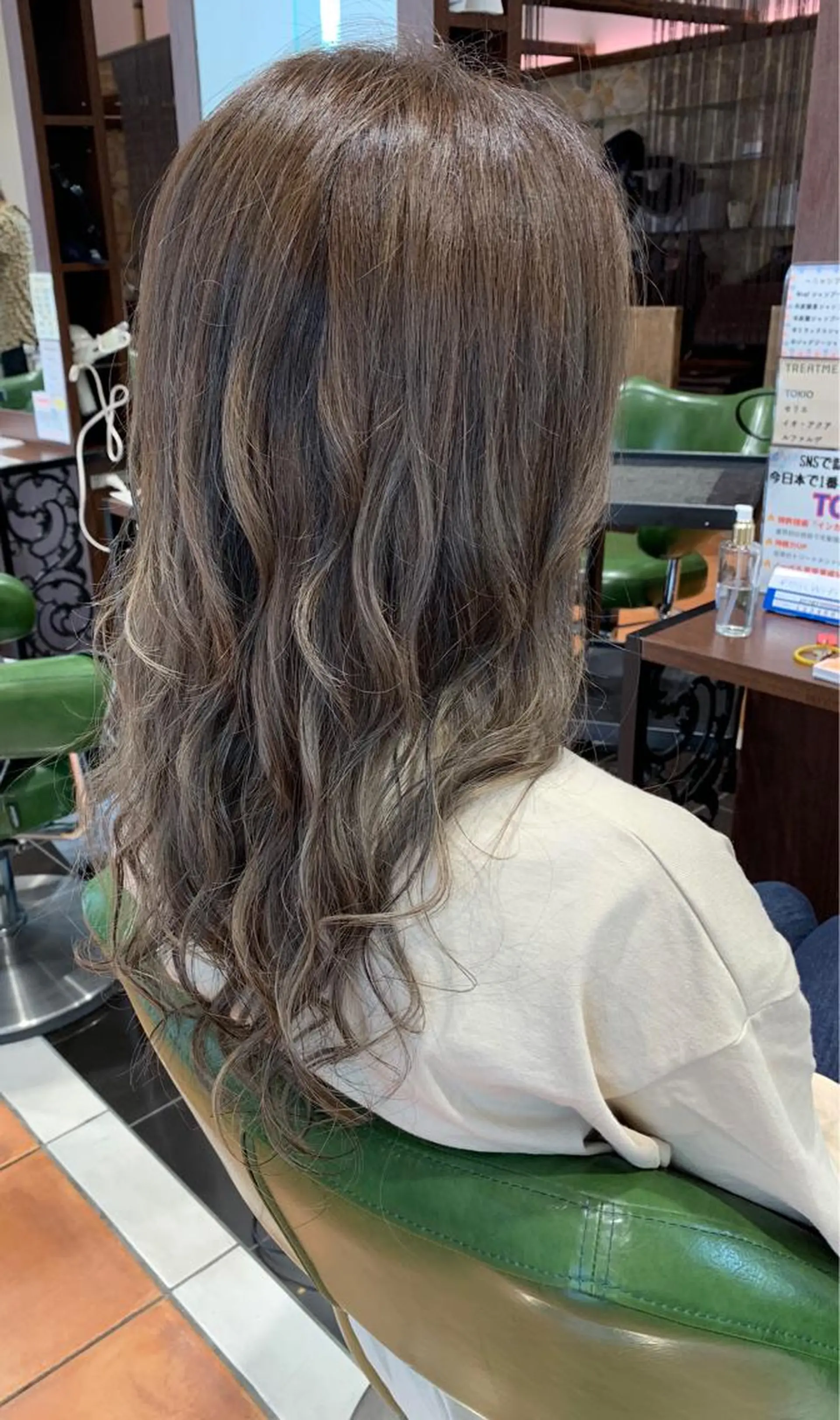 ミディアム カラーリスト菅澤 岳のヘアスタイル