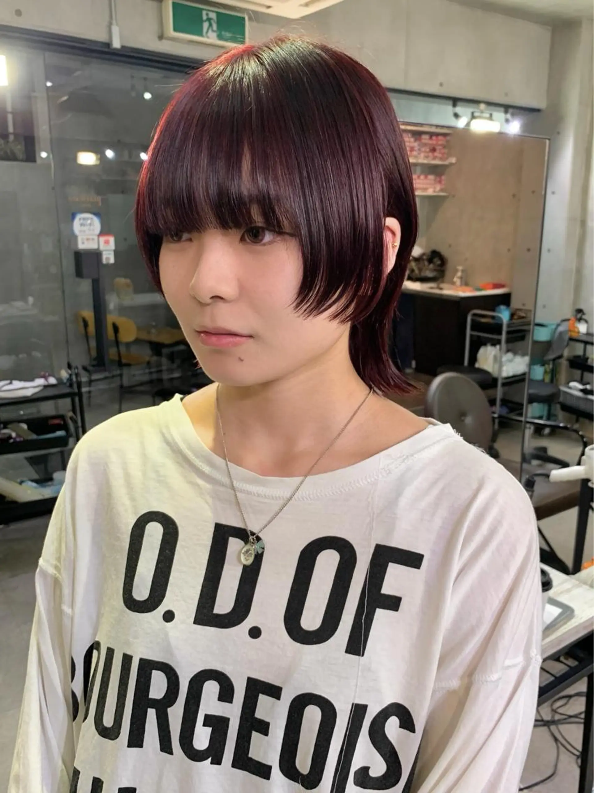 ミディアム カラー ボブ ウルフカット カット ヘアカラー トリートメント ヘアセット 中性ウルフカット ケアブリーチ/ケイトのヘアスタイル