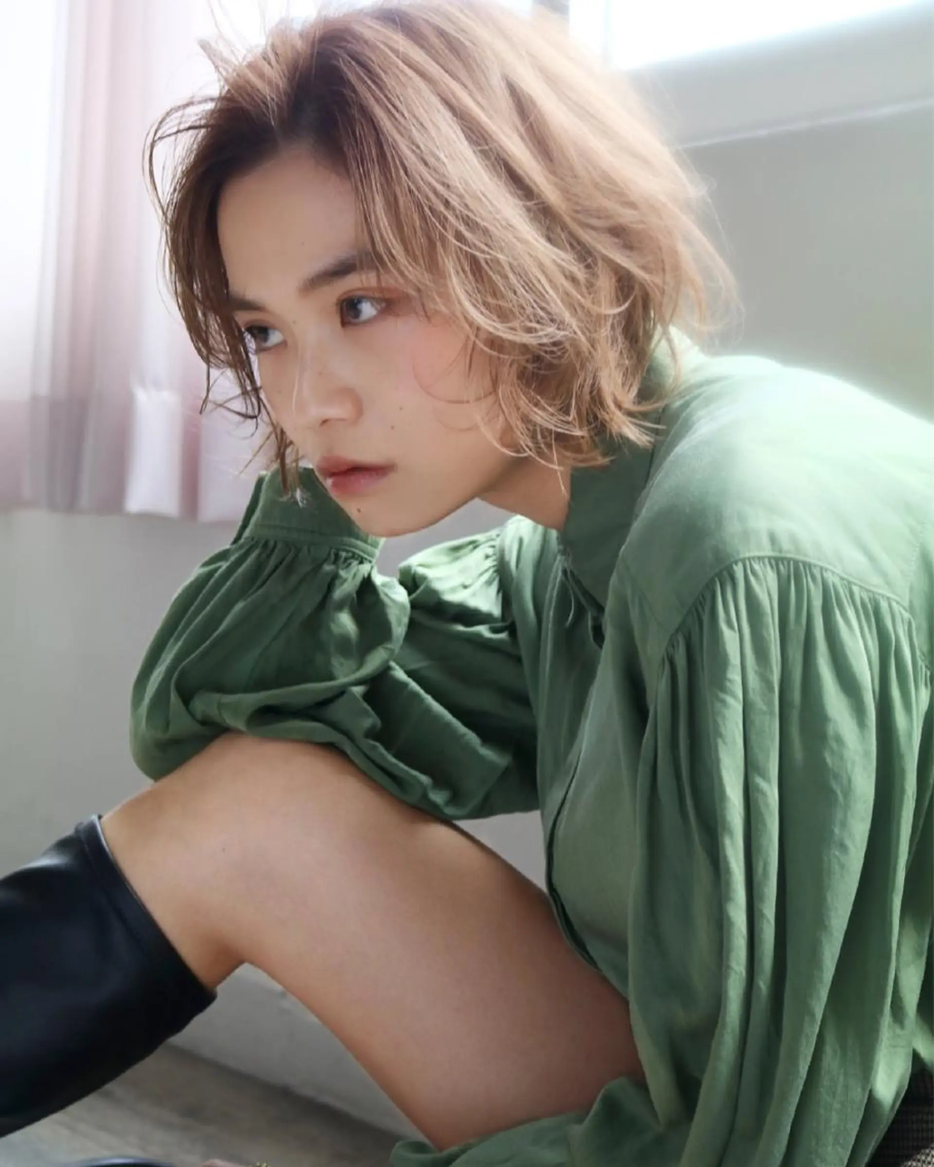 ショート カラー ハイトーンカラー ショートヘア ウルフカット SALOWIN梅田茶屋町店所属・ウルフレイヤーカット /チヒロのヘアスタイル