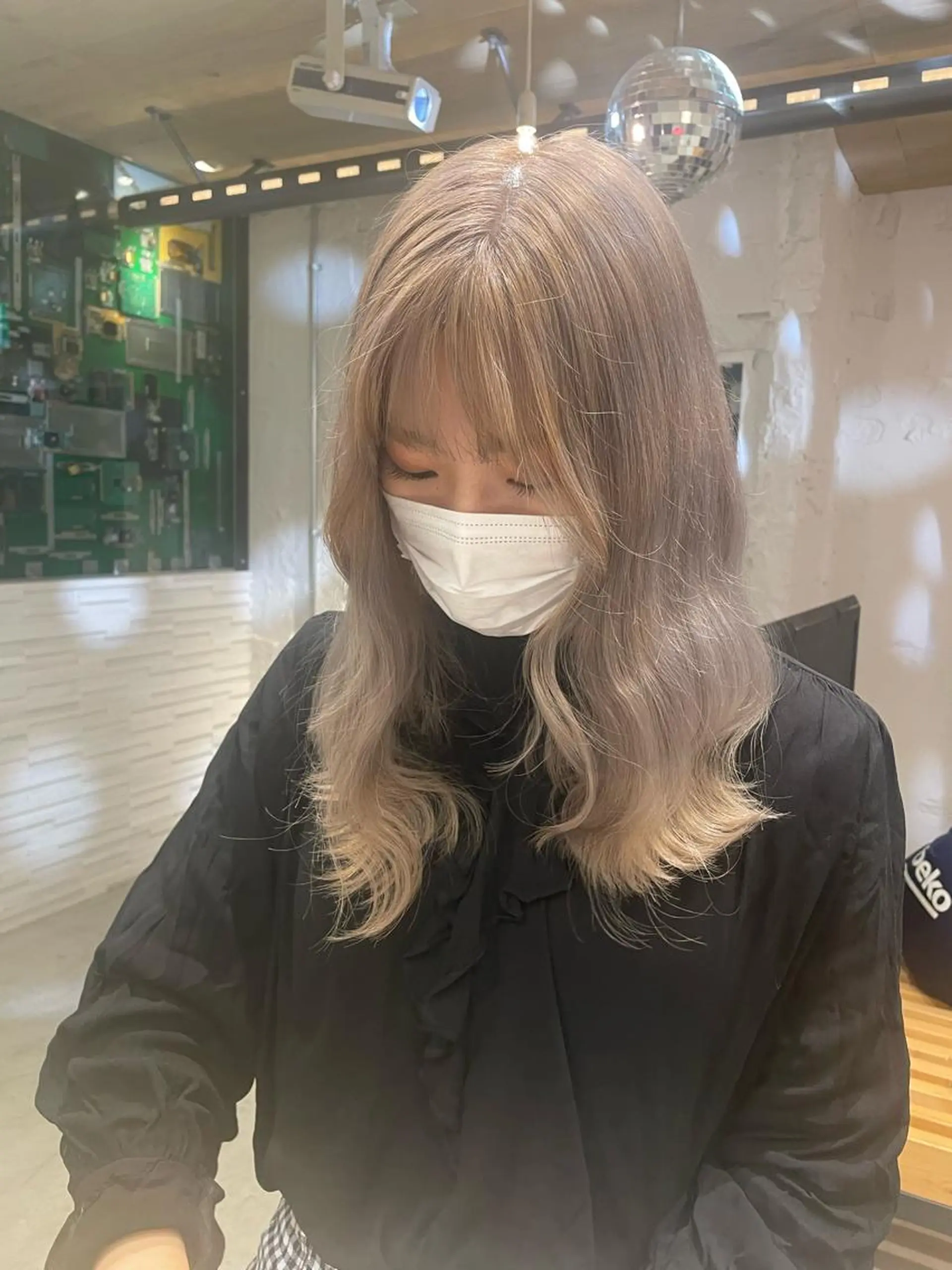 セミロング カラー 艶ハイトーン👑♡ NATSUKIのヘアスタイル