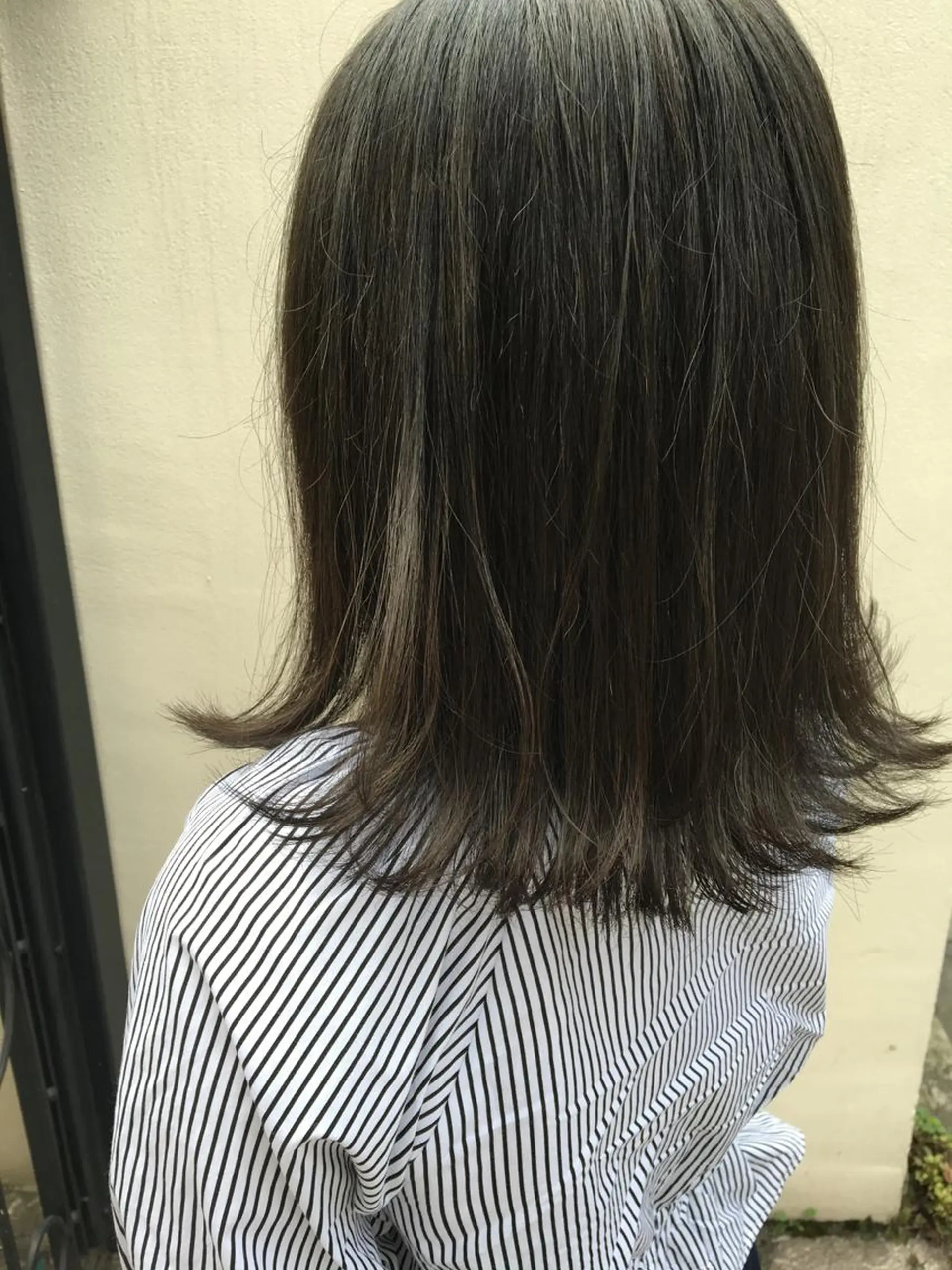 ミディアム カラー THE DAY所属・AKI HASHIMOTOのヘアスタイル