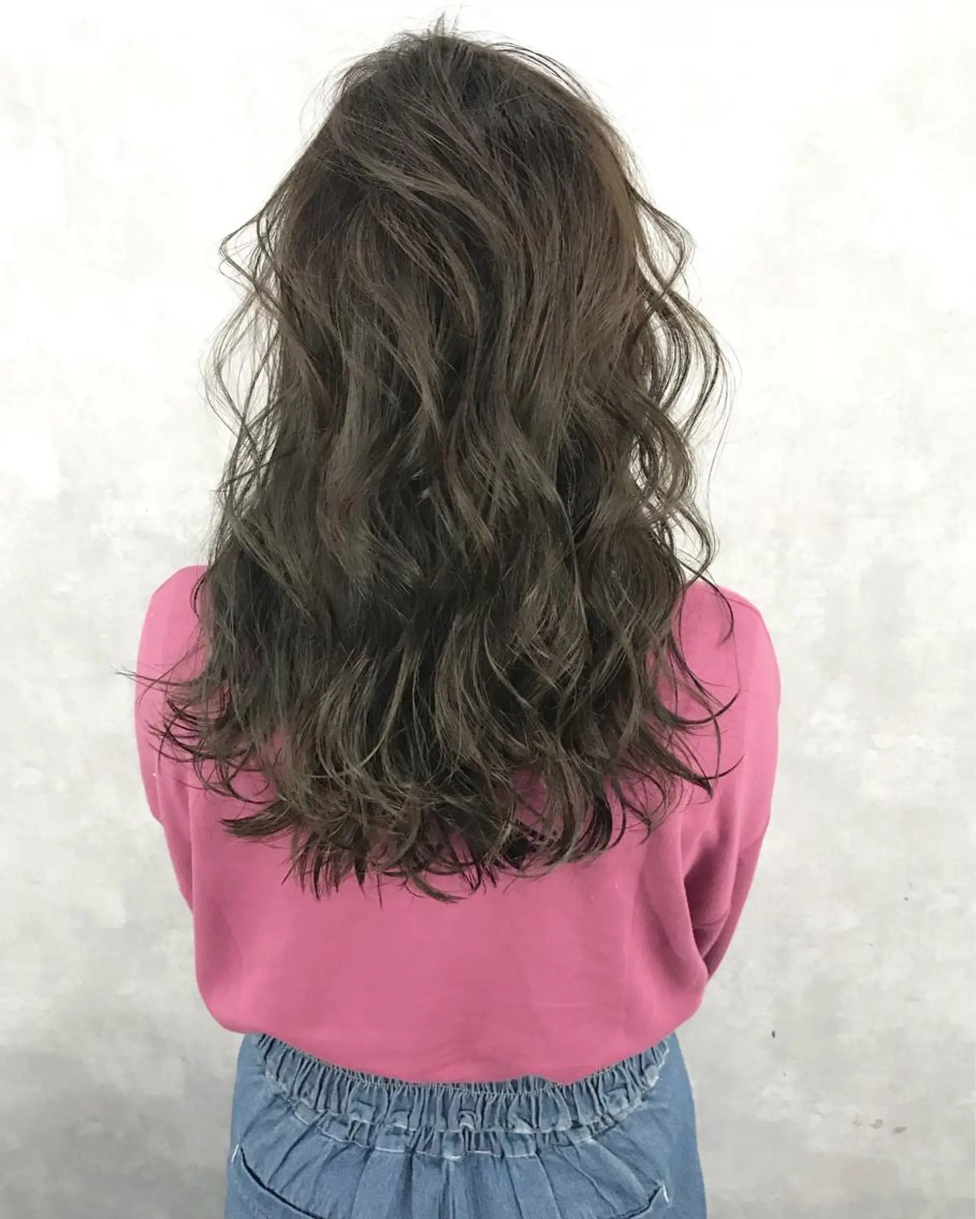 セミロング カラー グレージュ ハイライトカラー ハイライト TOMOYAレイヤー ブリーチ縮毛矯正のヘアスタイル