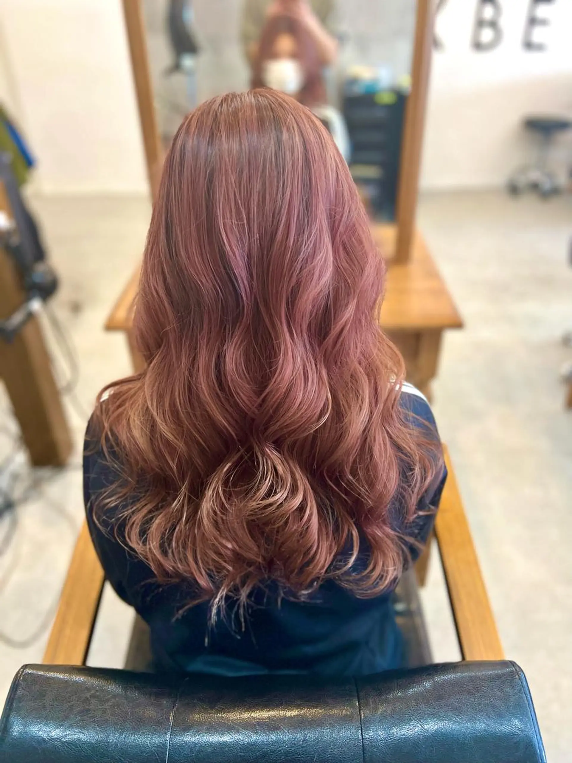 ロング カラー ブリーチ ピンクカラー ヘアカラー Style Tのヘアスタイル