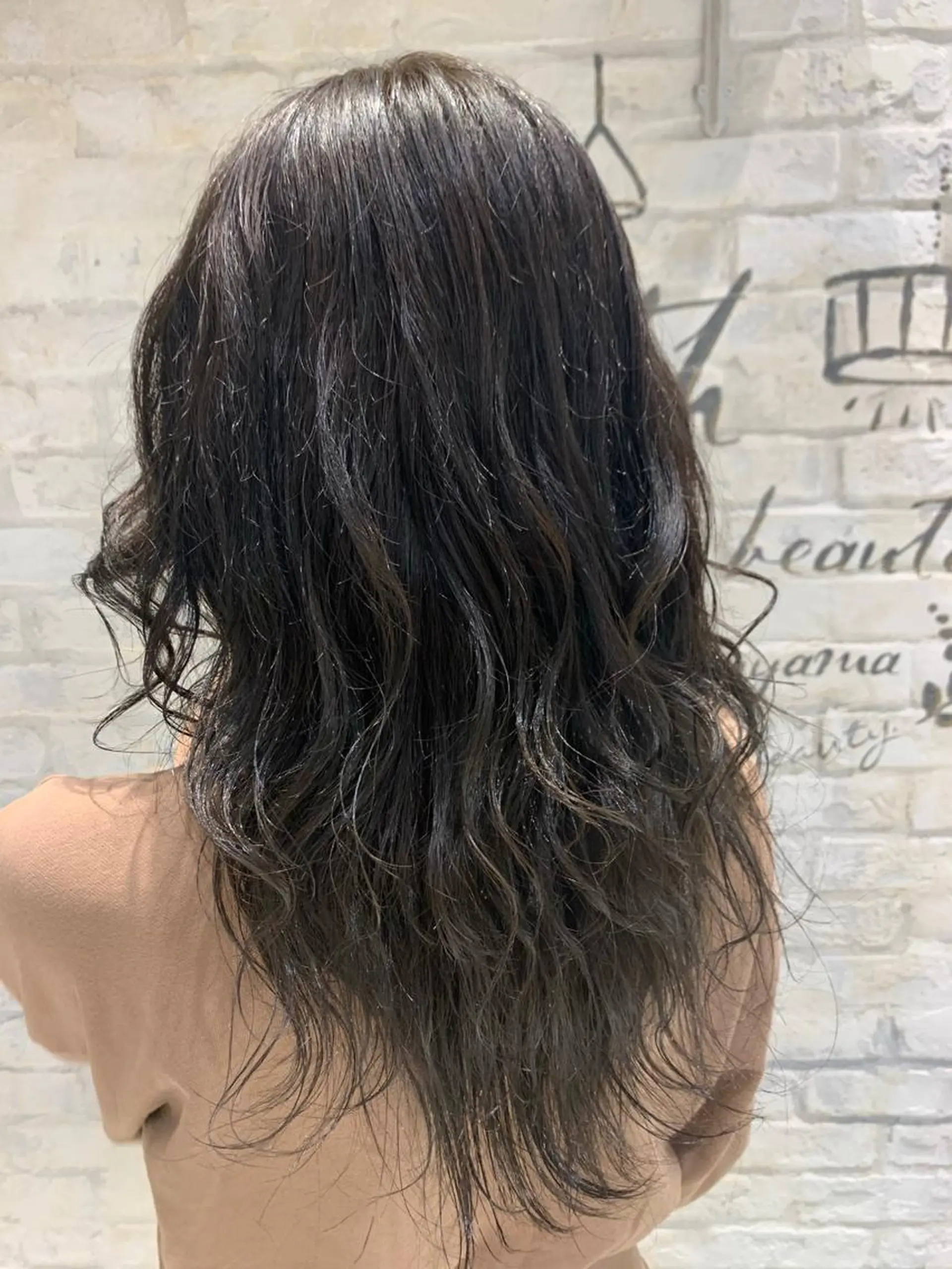 ロング カラー 透明感カラー グレージュ オリーブグレージュ オリーブグレー ヘアカラー トリートメント 🦋小泉 綺芽🦋のヘアスタイル