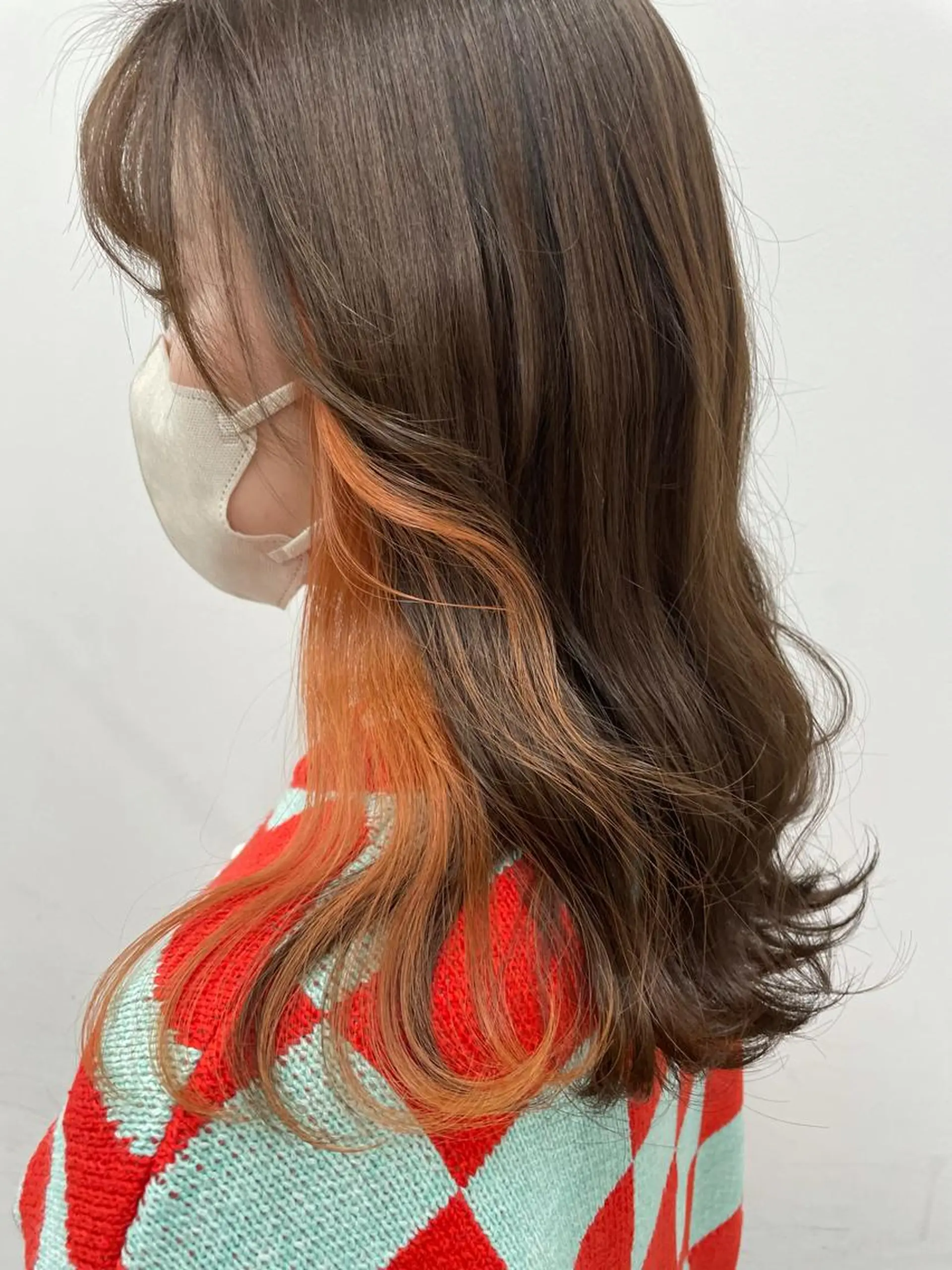 セミロング カラー ヘアアレンジ オレンジ 🦄インナーカラー 🦄貫井彩花のヘアスタイル