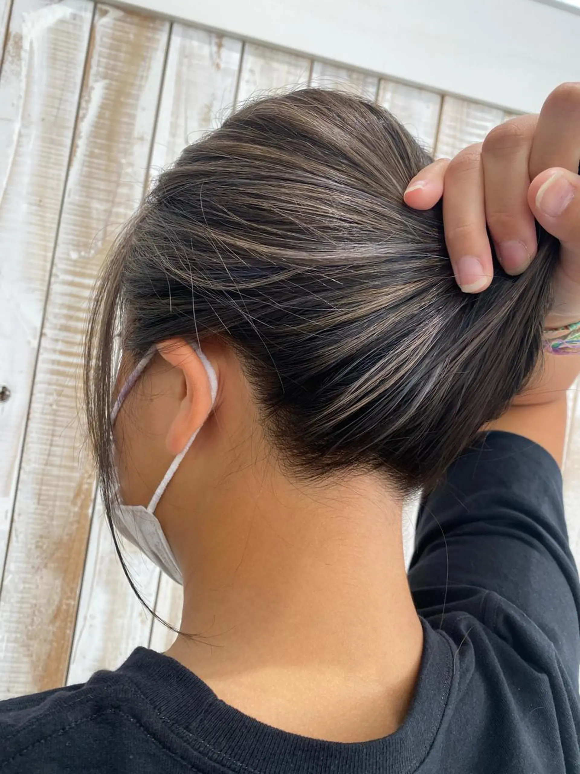 ミディアム 白髪ぼかしハイライト めさきすずなのヘアスタイル