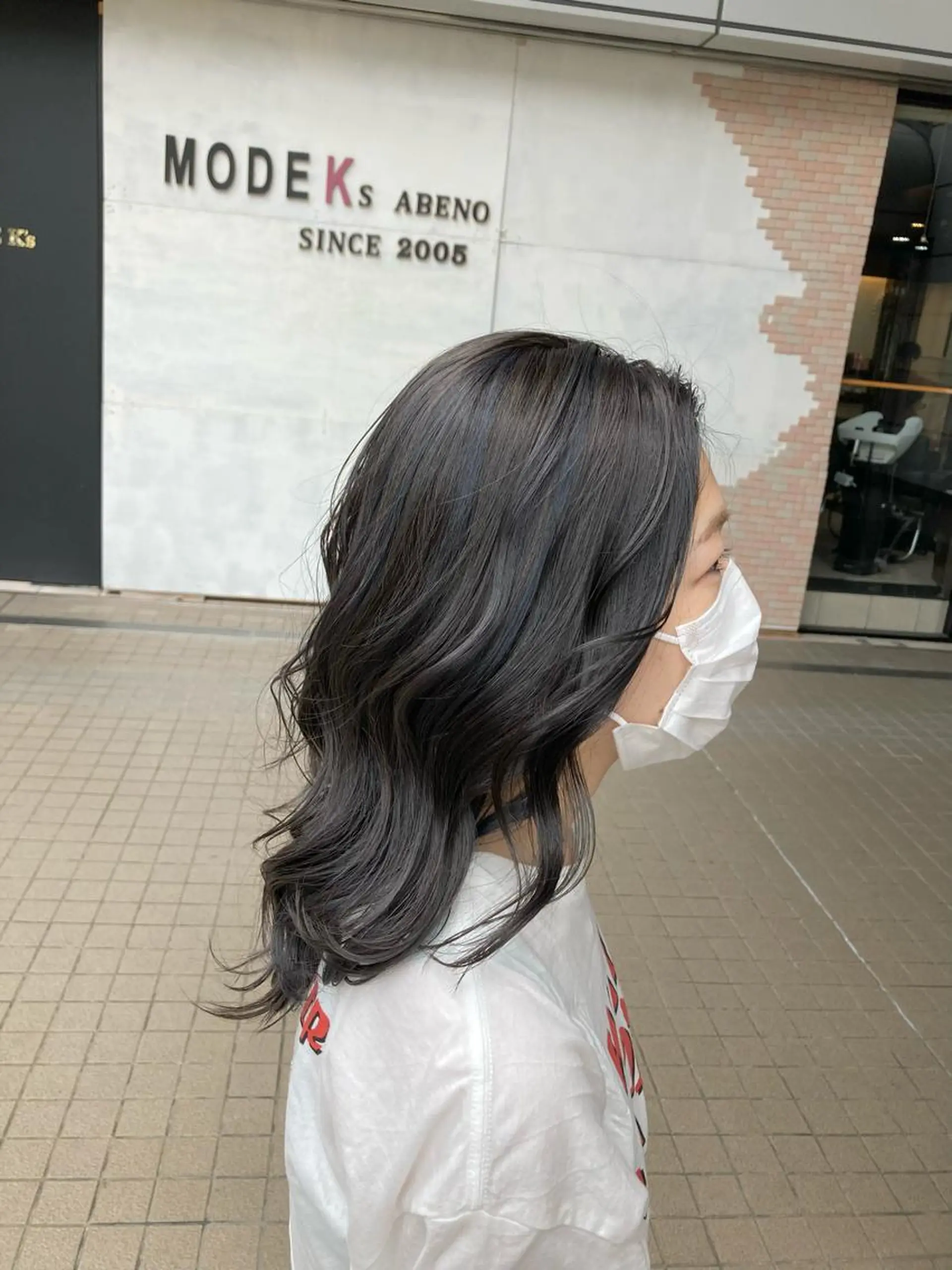 ミディアム カラー ブルーカラー ハイライトカラー ネイビーカラー ハイライト カット ヘアカラー トリートメント SHAFT Ieiriのヘアスタイル