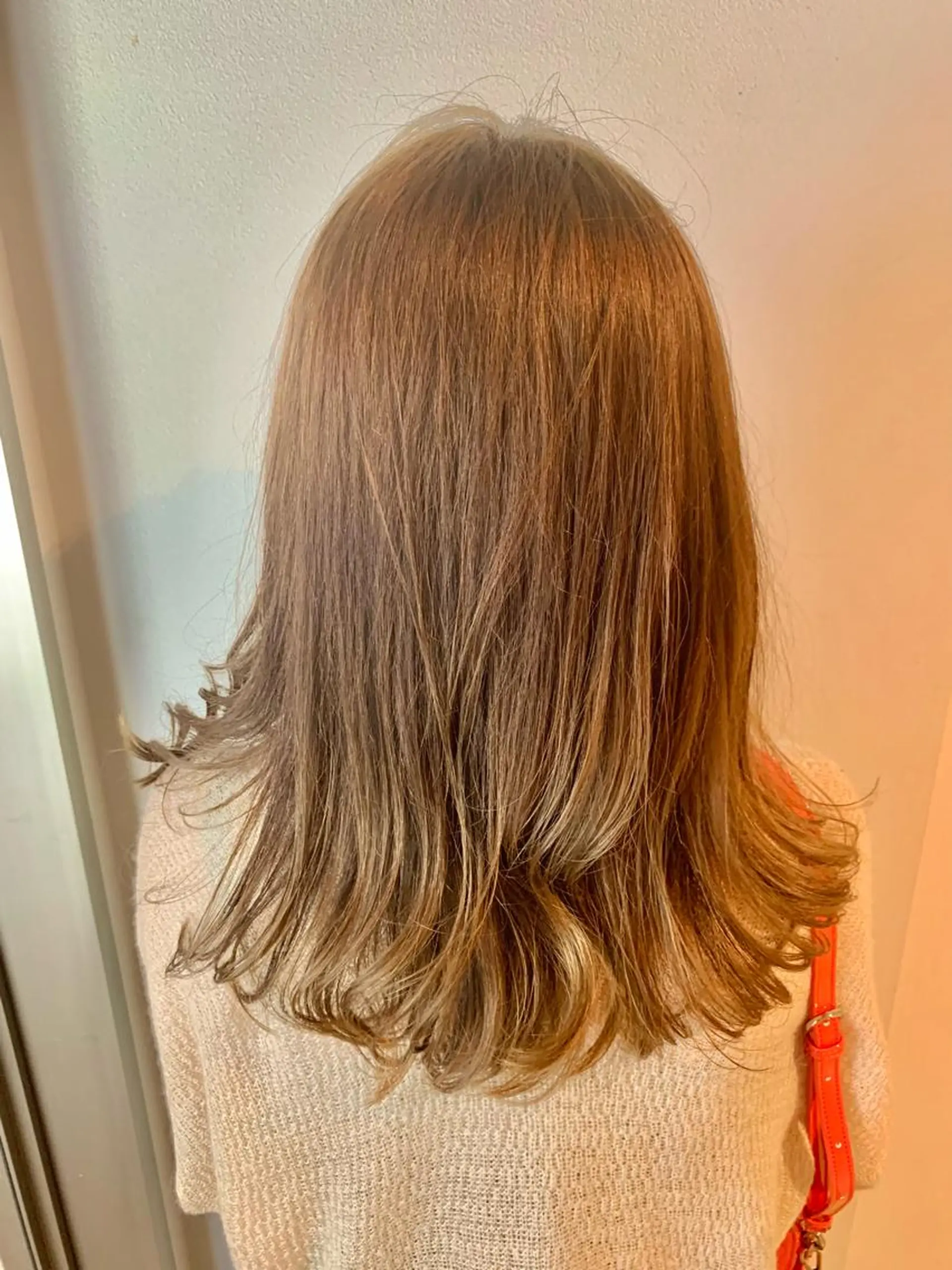 セミロング カラー うしだ かおるのヘアスタイル