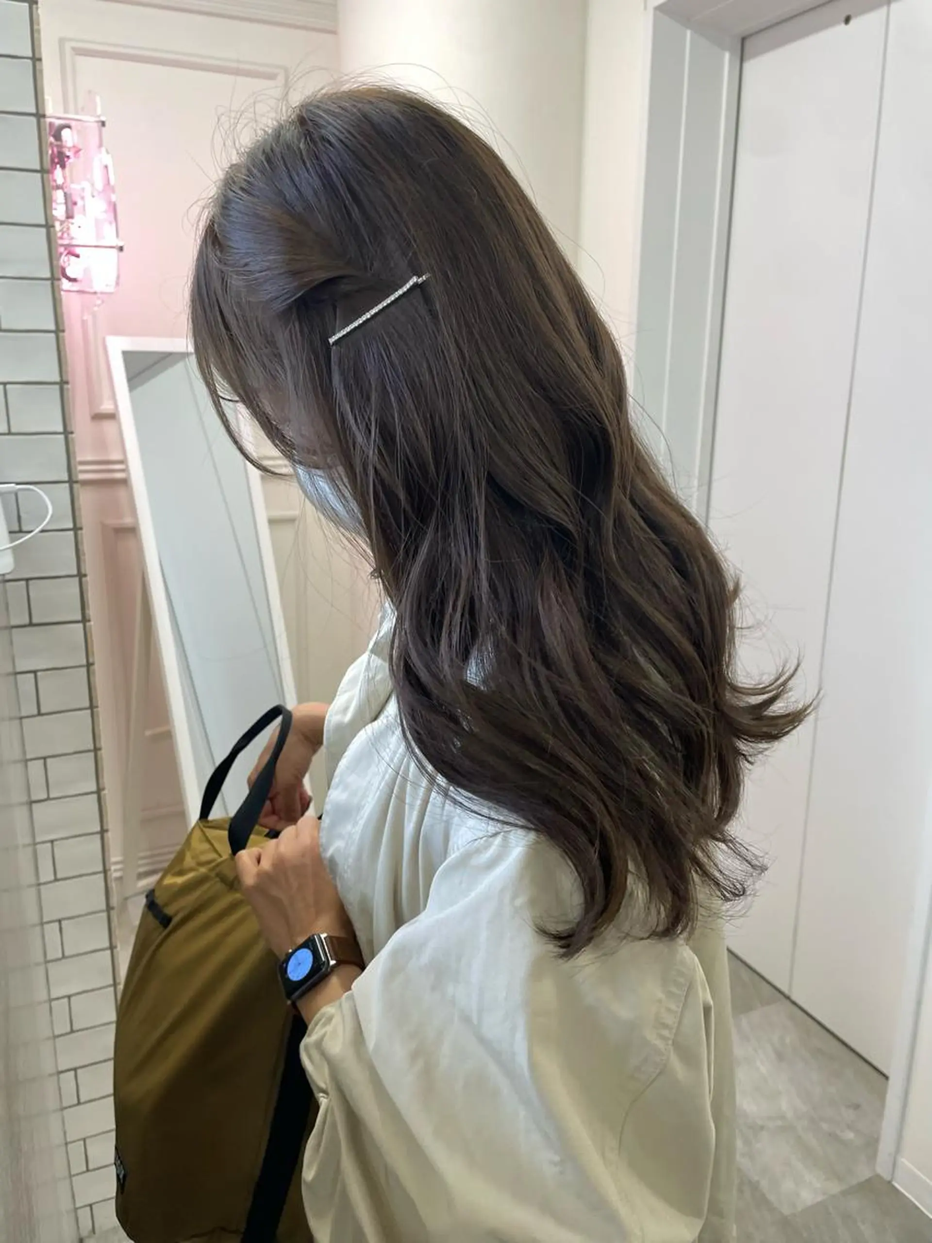 ロング カラー ベージュカラー オリーブベージュ Hana ♡ marshu梅田のヘアスタイル