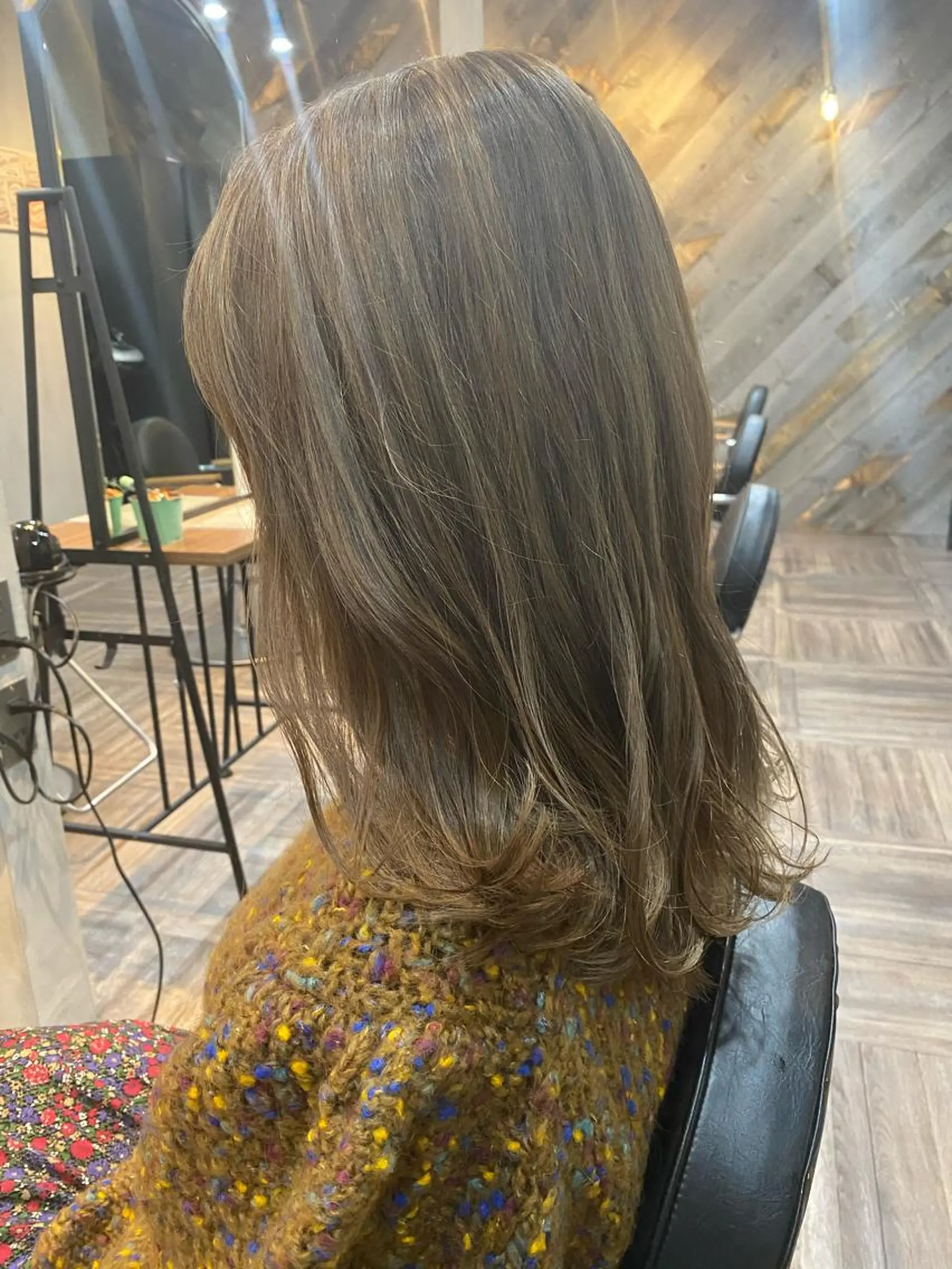 セミロング カラー 西岡 翼のヘアスタイル