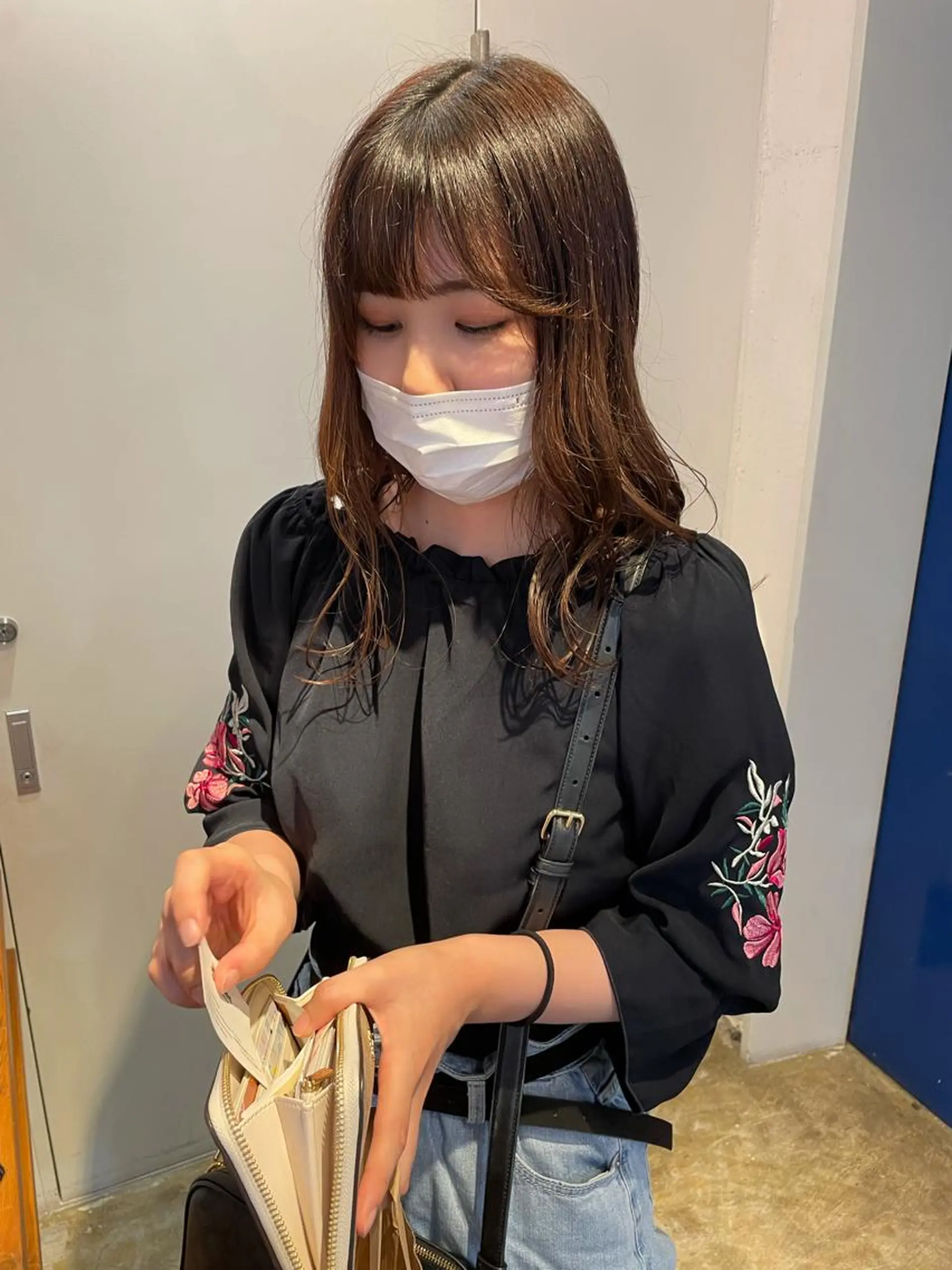 セミロング カット トリートメント MIOベージュカラー 柔らかいカラーのヘアスタイル