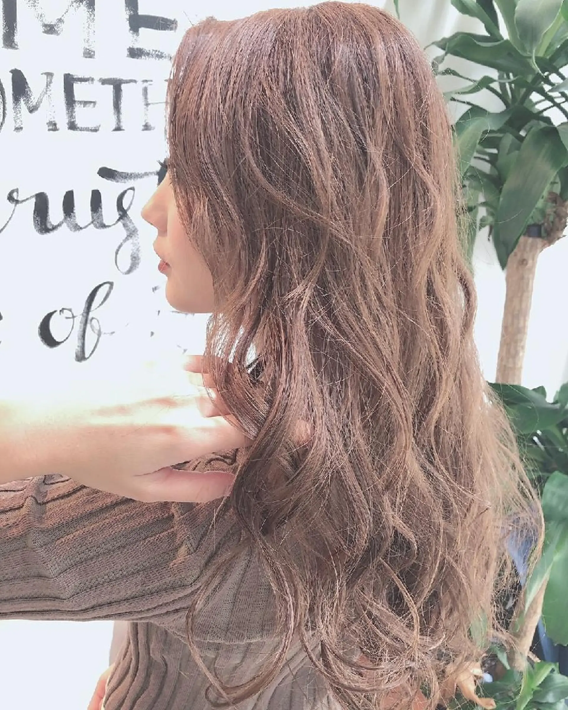 ロング カラー ベージュカラー ブリーチ 透明感カラー ミルクティーベージュ エクステ Luana 矢場町のヘアスタイル