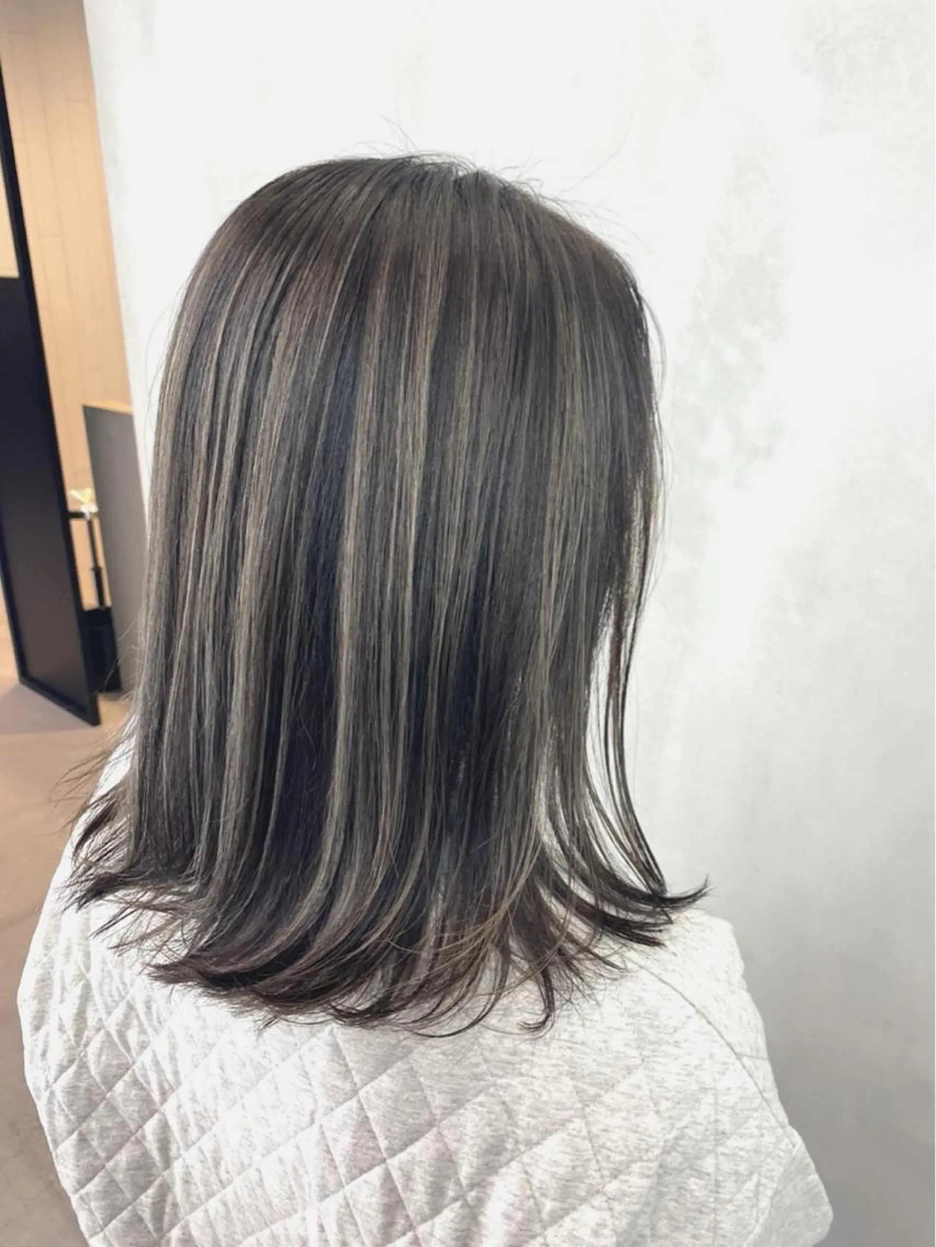 セミロング レイヤーカット MUK ムクのヘアスタイル