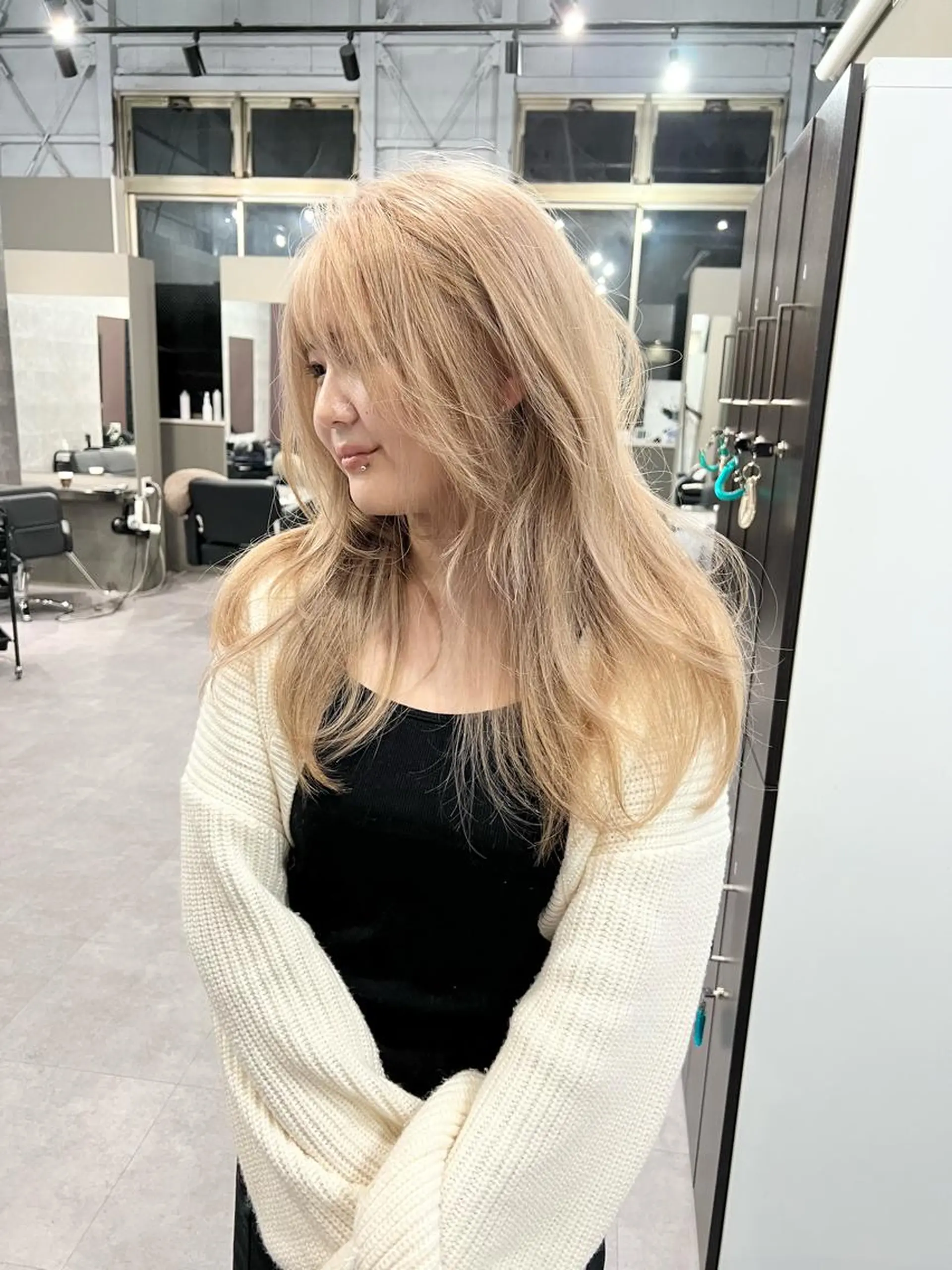 ロング カラー バレイヤージュ ベージュカラー ブリーチ 抜きっぱなしブロンド ブロンド Via officialのヘアスタイル