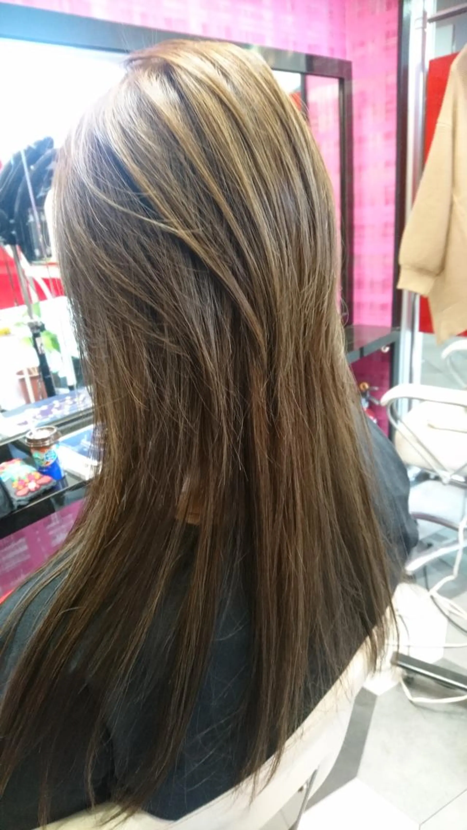 ロング カラー 横山 千春のヘアスタイル