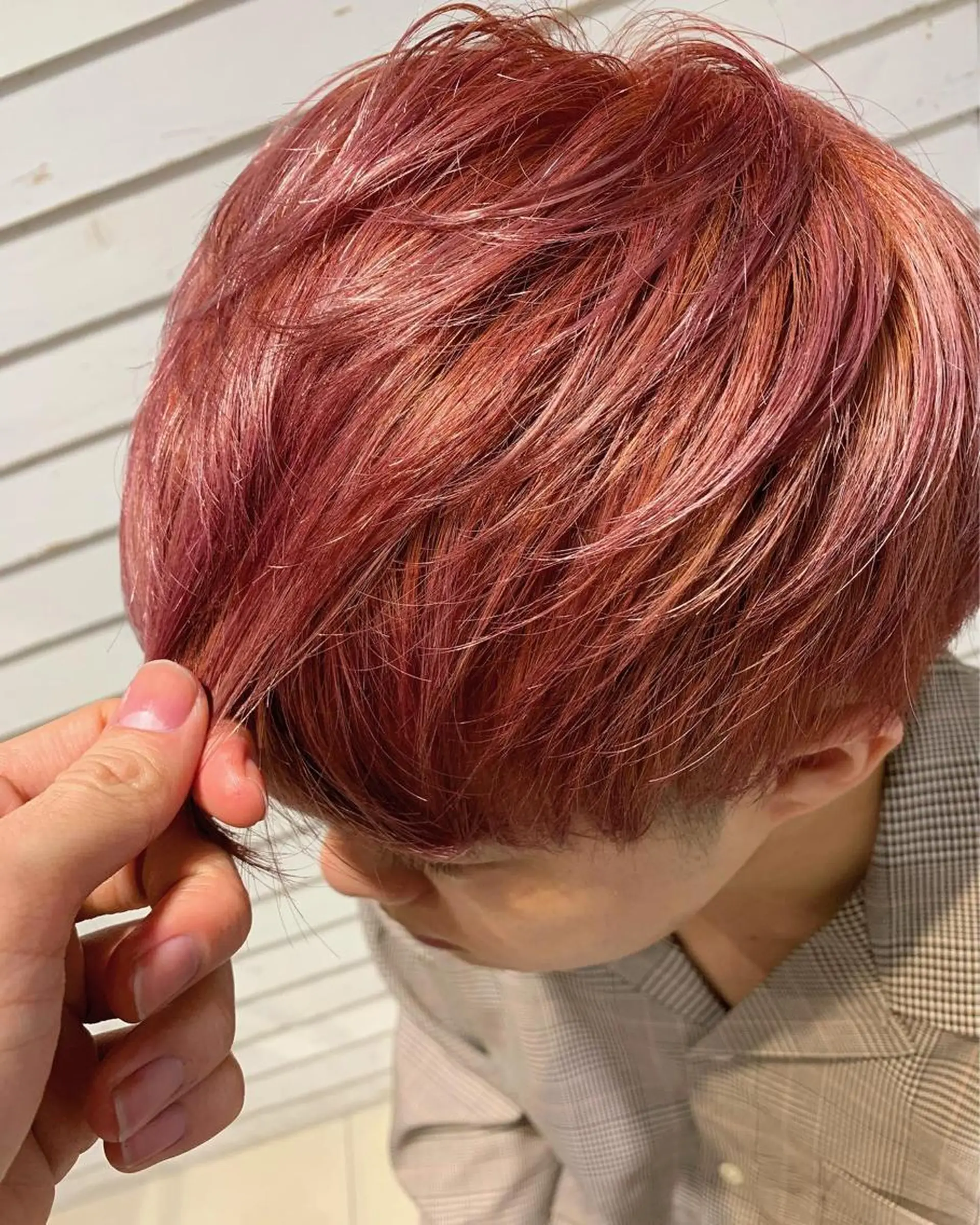 カラー メンズ ピンクカラー レッドカラー Produce with SALON VILLAGE所属・メッシュパーマ職人/ 窪田 優也/ツイスパのヘアスタイル