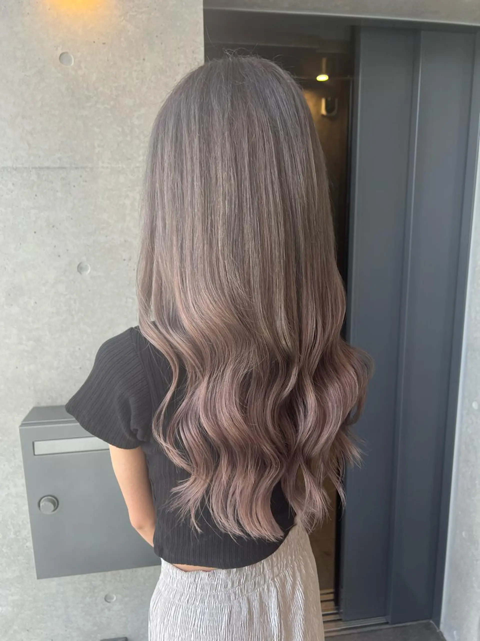 カラー ブリーチ ヘアカラー エクステ DEST所属・吉野 瑳桜のヘアスタイル