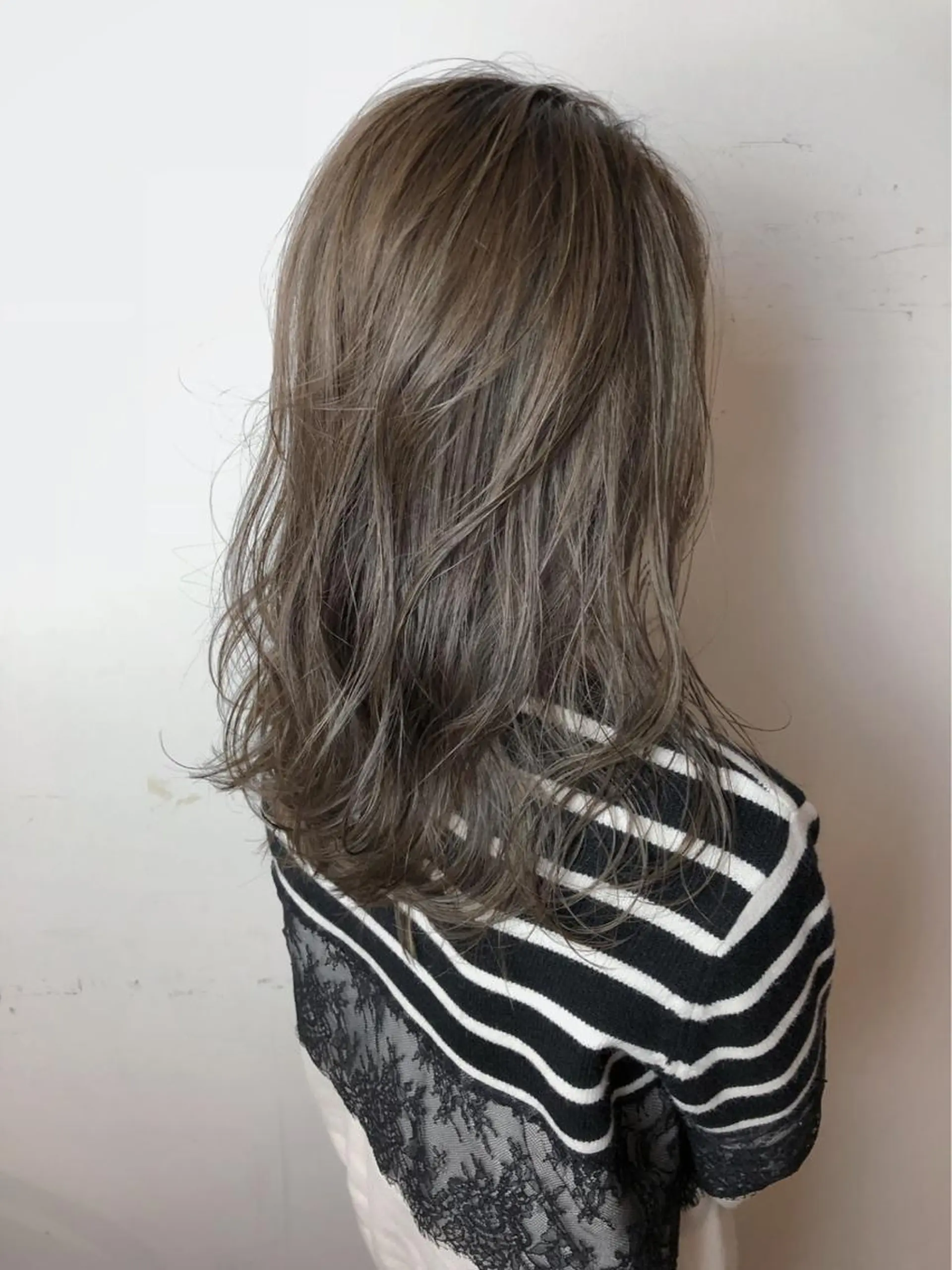 ミディアム カラー ヘアアレンジ ベージュカラー ヘアメイクアース浦和店所属・【白髪ぼかし】 矢内　夏輝のヘアスタイル