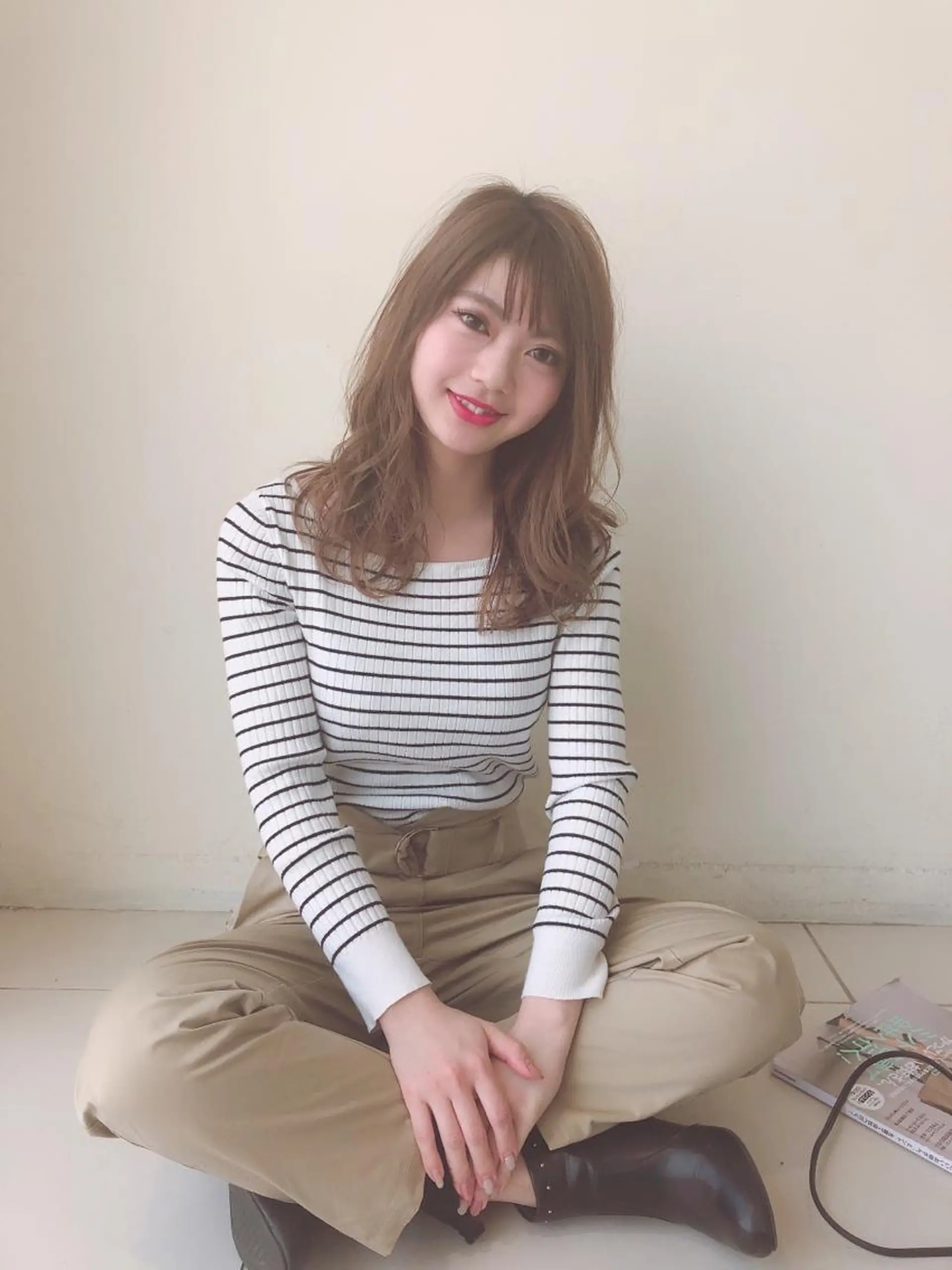 セミロング パーマ 白髪ぼかしモデル募集 今村理央奈のヘアスタイル