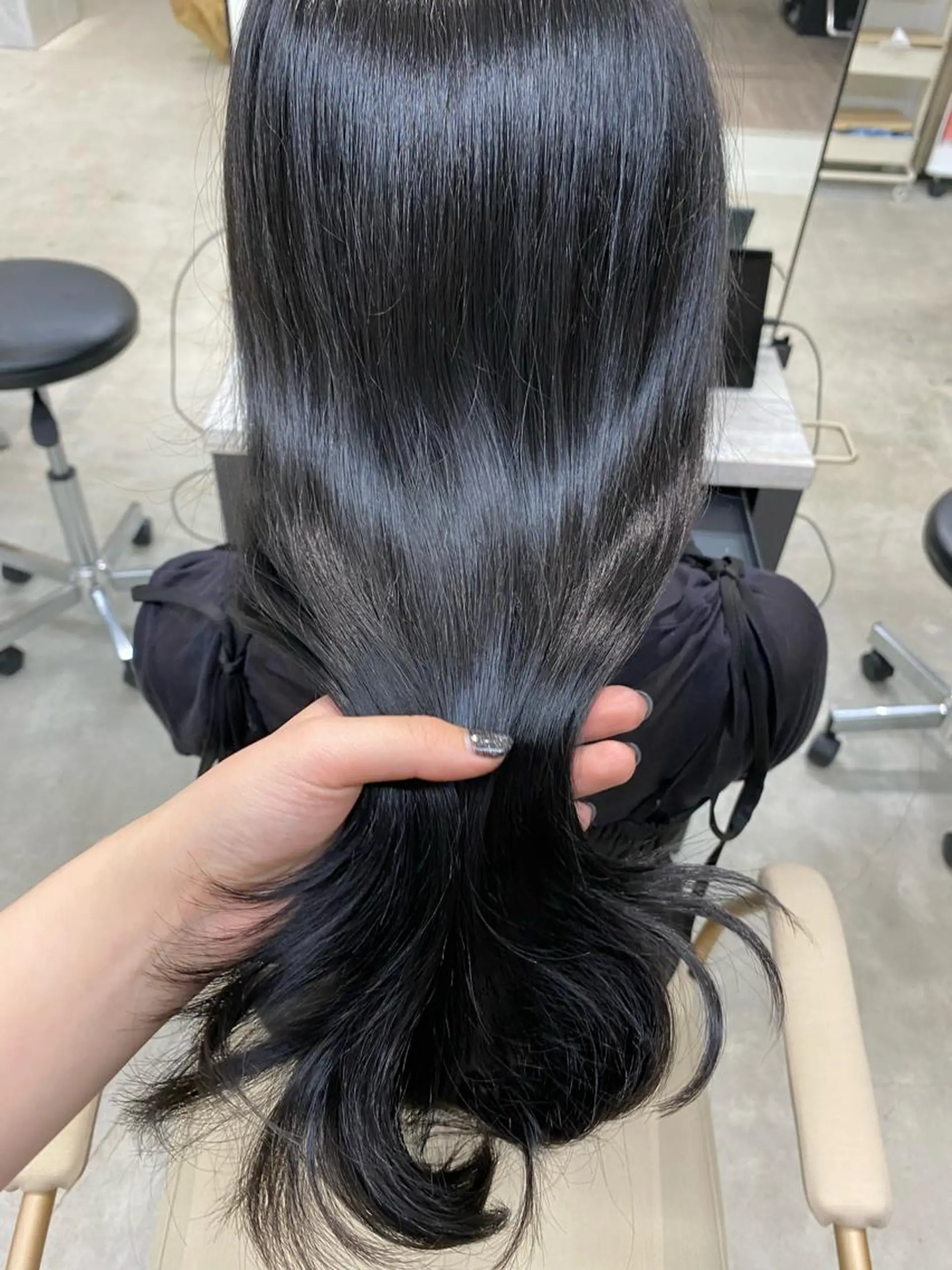 ロング カラー 黒髪 ブルーカラー ブルーブラック ブリーチなしカラー 🤍　Mihanaのヘアスタイル