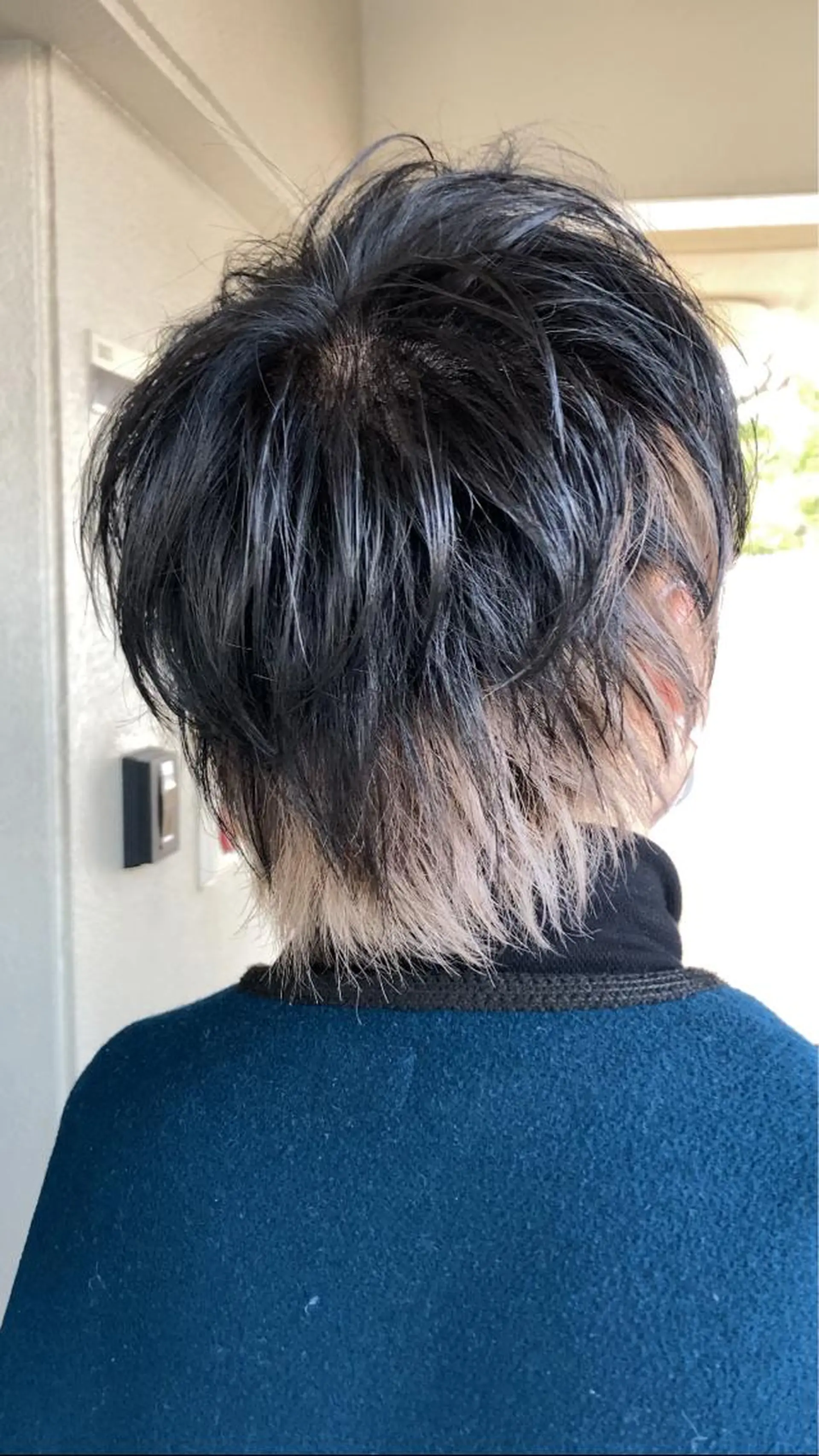ミディアム カラー メンズ メンズウルフカット ツートーンカラー ウルフカット ヘアカラー AUTHENTIC private mens hair salon所属・完全個室マンツーマン メンズサロン草野貴樹のヘアスタイル