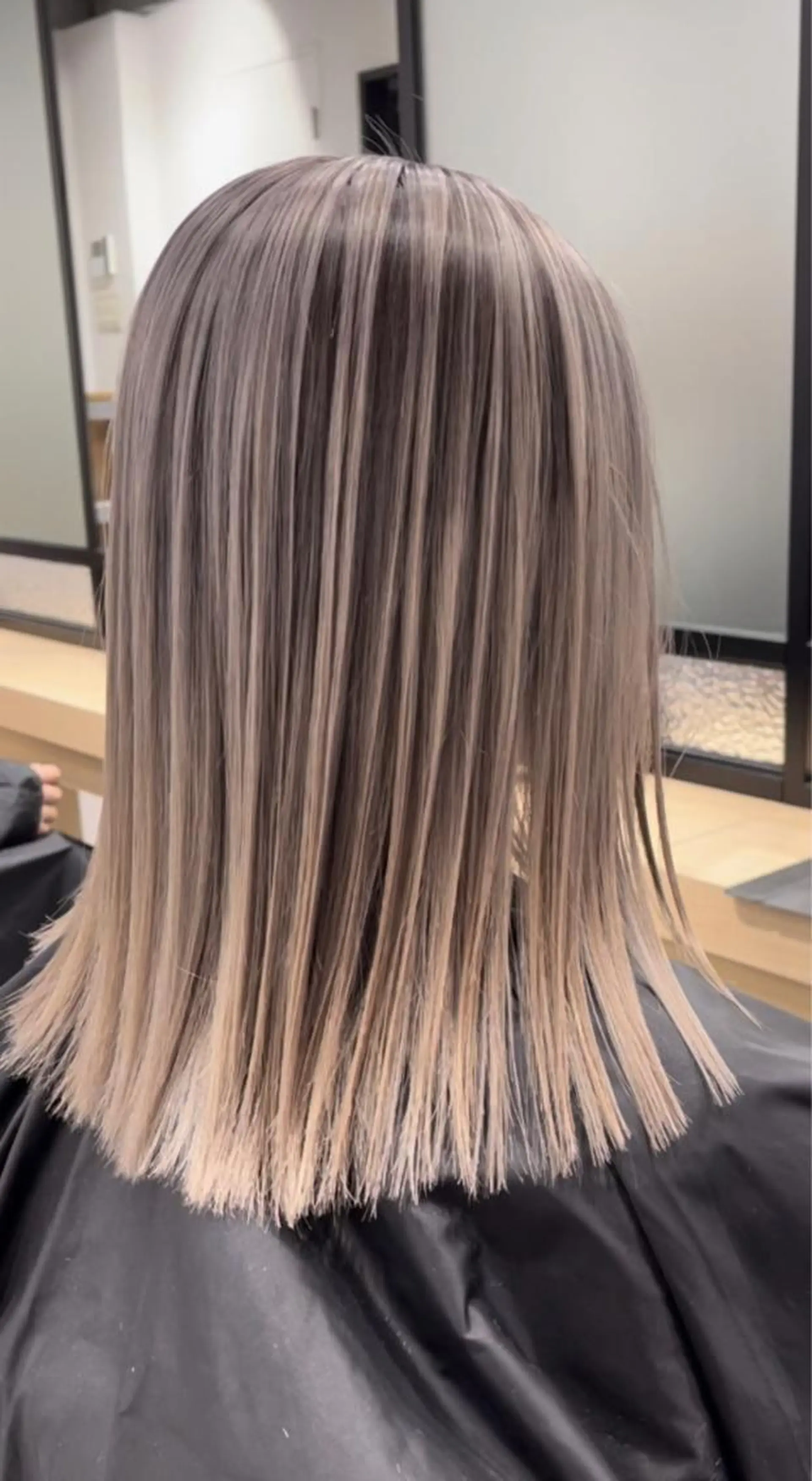 ミディアム カラー バレイヤージュ ブリーチ レイヤーカット ヘアカラー トリートメント FOLK所属・白髪ぼかしハイライト バレイヤージュヤマトのヘアスタイル