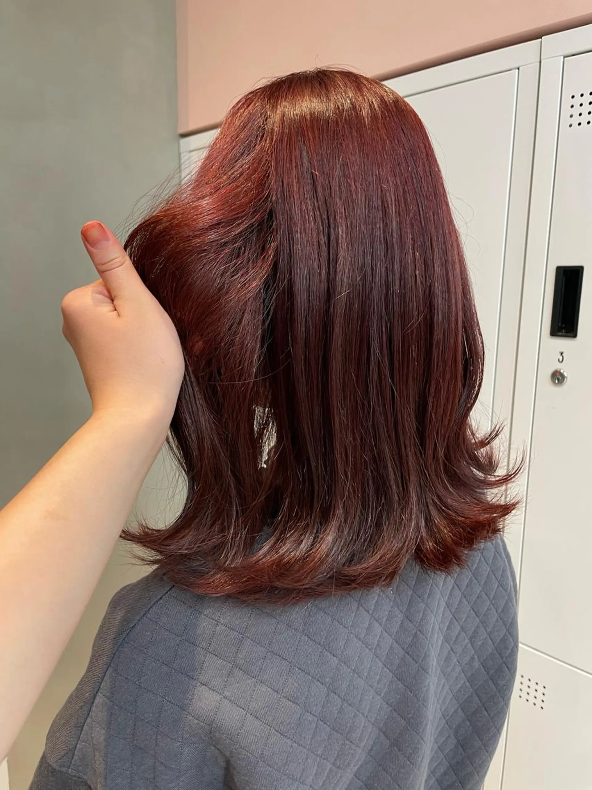 カラー 若月 あやかのヘアスタイル