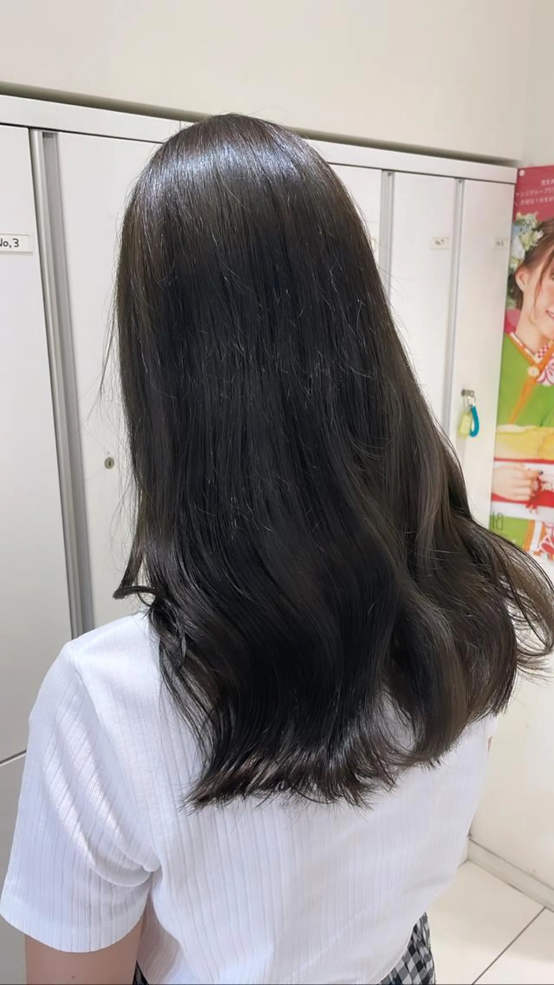 セミロング カラー 赤み消し艶カラー・ 透明感カラー×美髪のヘアスタイル