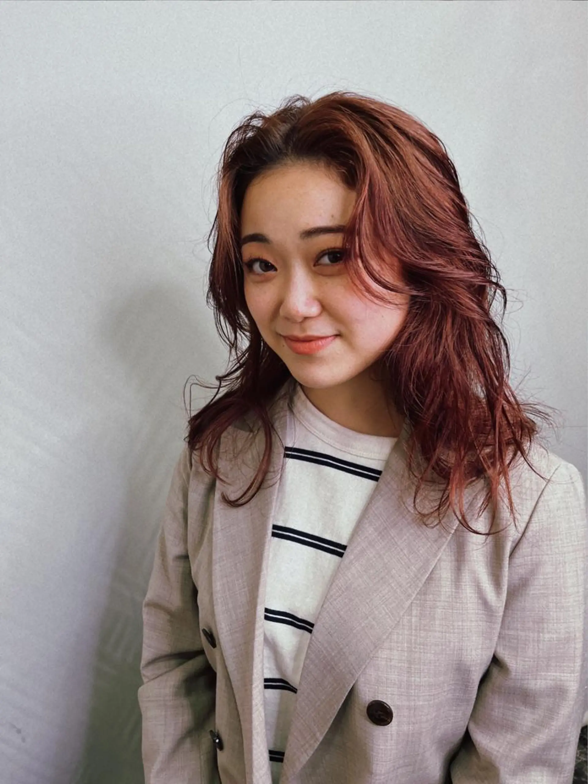 セミロング ウスイマイコ カット/ケアカラーのヘアスタイル