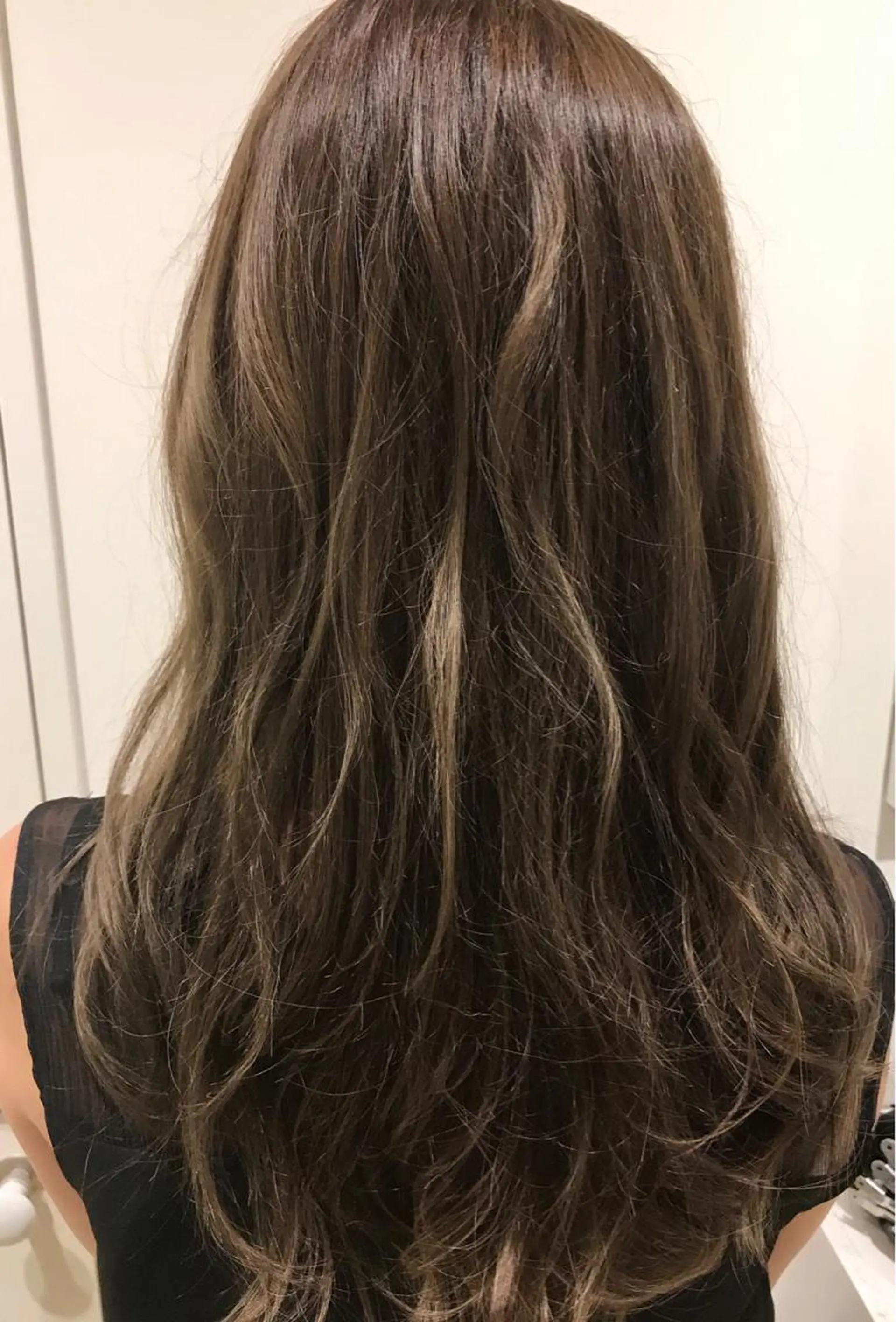 セミロング アッシュ ハイライト ヘアカラー 渋谷ハイトーン/ デザインカラー阿部のヘアスタイル