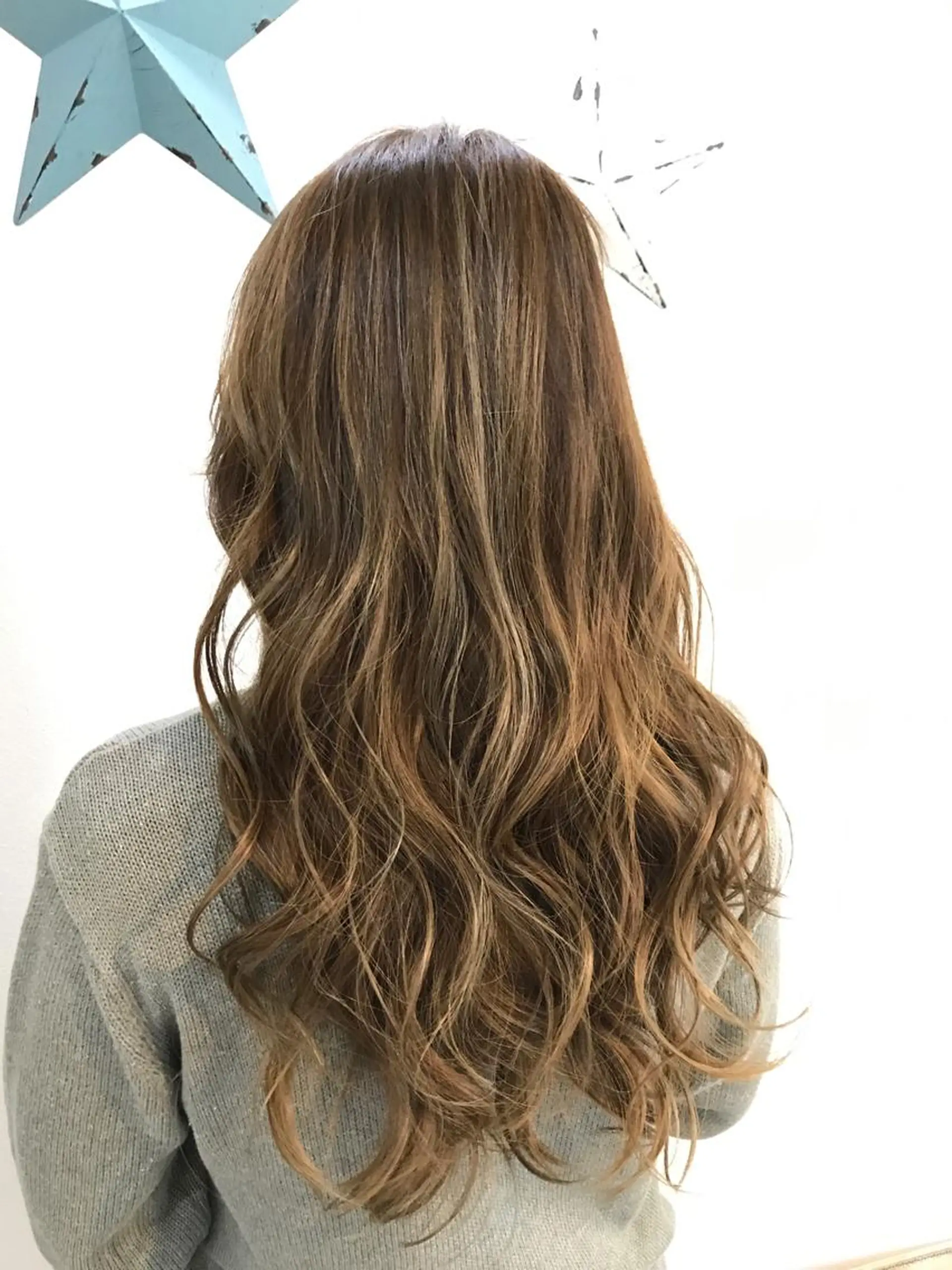 ロング アッシュ ヘアカラー トリートメント LANI hair resortのヘアスタイル
