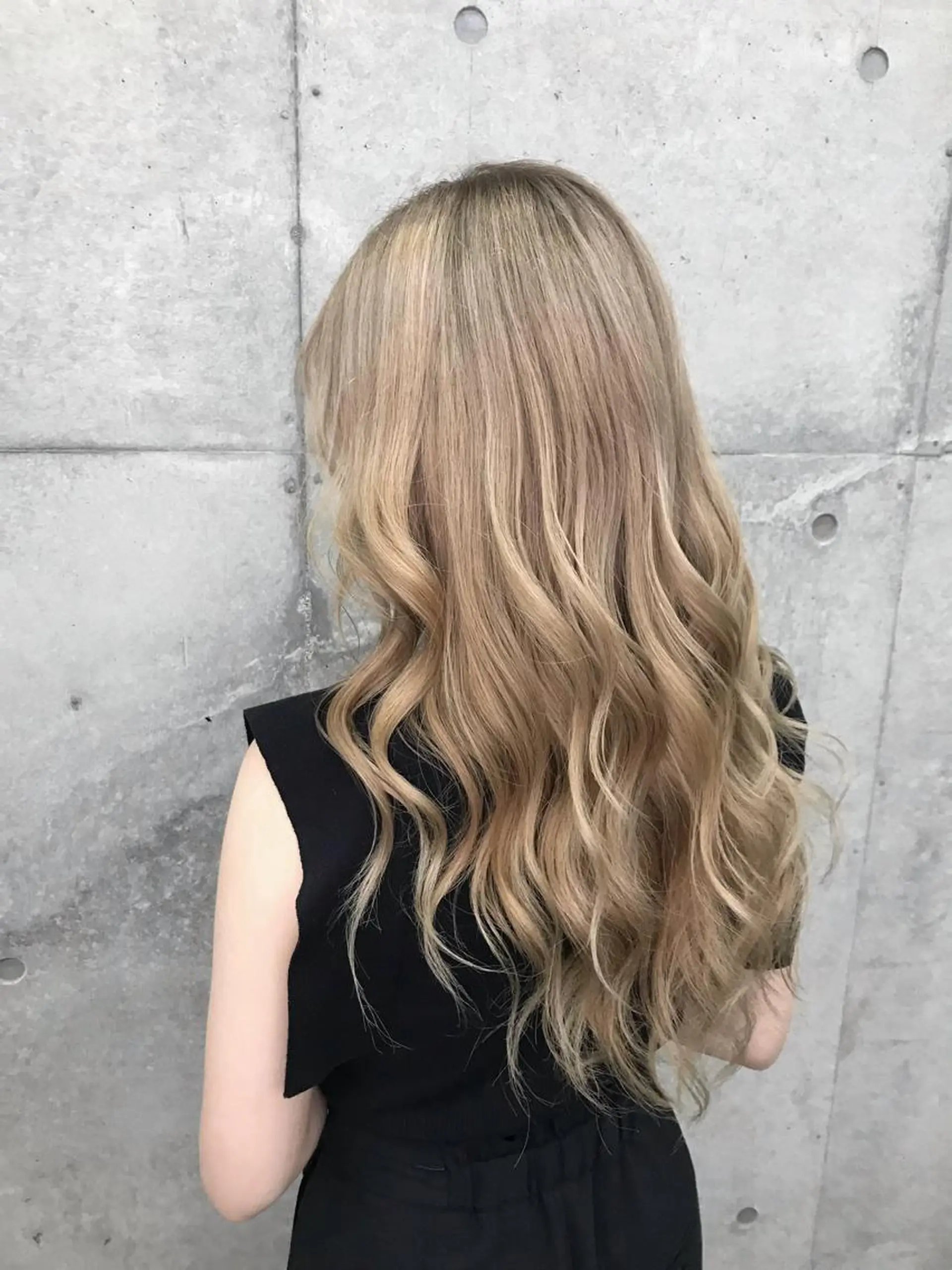 ロング カラー Blonde nagoya sakae所属・岡留 愛美のヘアスタイル