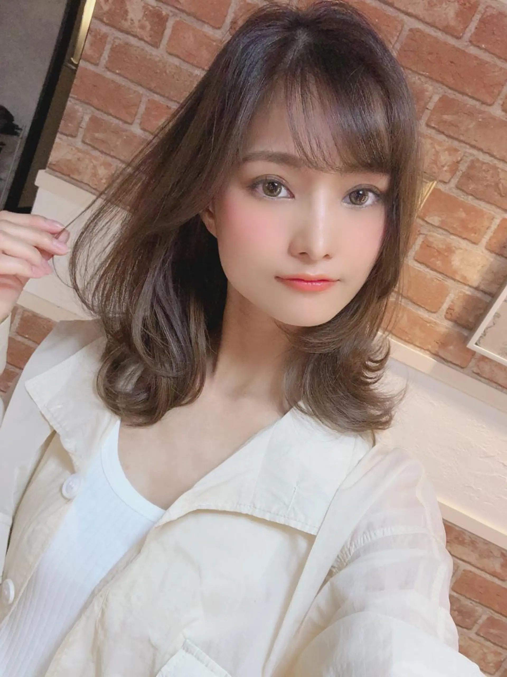 ミディアム ミディアムレイヤー レイヤーカット 山本翔一郎 韓国顔周りレイヤーのヘアスタイル