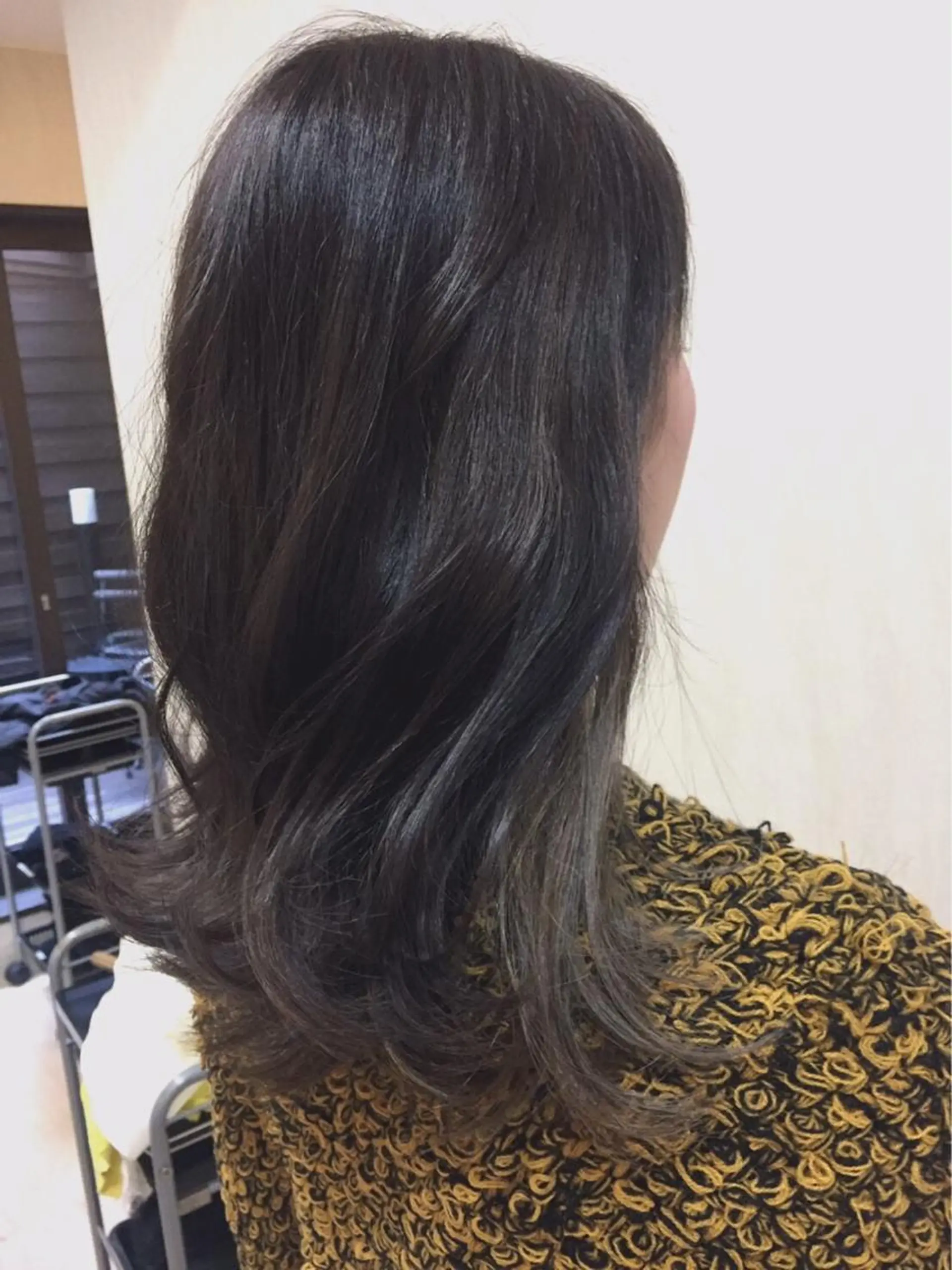 ロング カラー 磧本 祐里恵のヘアスタイル