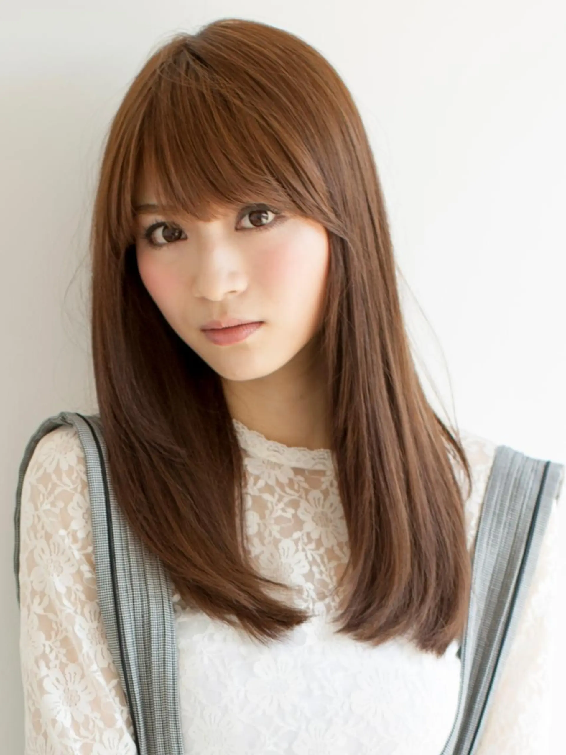 セミロング カラー アッシュ ベージュカラー カット 縮毛矯正 Trip by NYNY（トリップ）のヘアスタイル