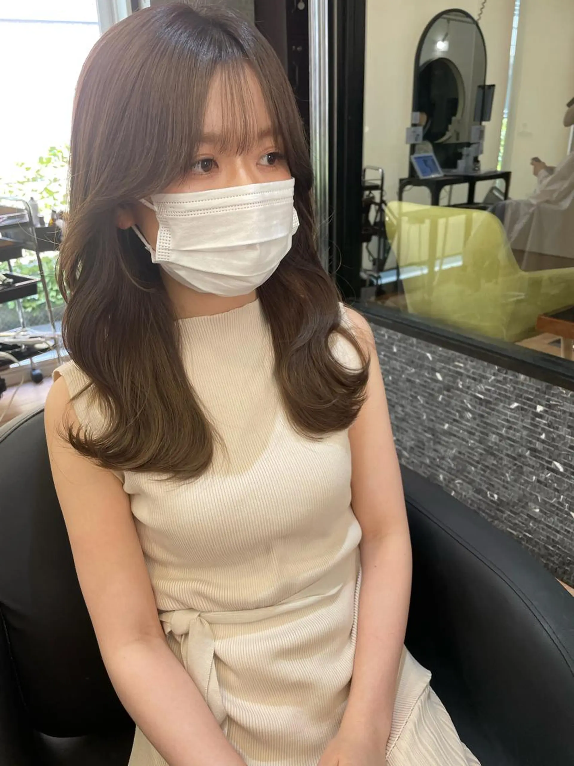 ミディアム カラー レイヤーカット、 大人可愛い　中村美羅のヘアスタイル