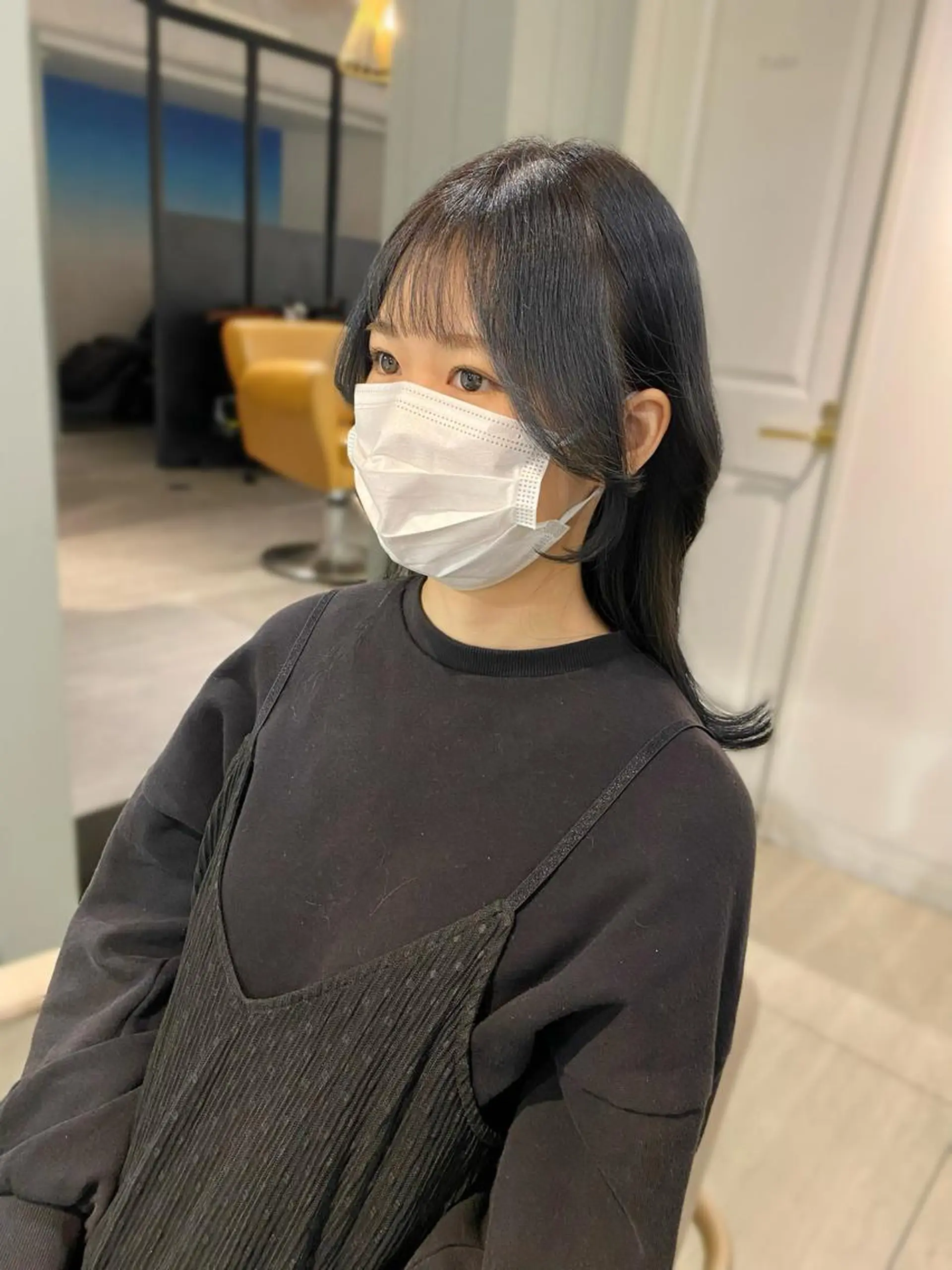 セミロング カラー アッシュ ベージュカラー 黒髪 ブリーチ ブルーカラー カット ヘアカラー トリートメント 韓国風レイヤーカット 💎髪質改善"yuiのヘアスタイル