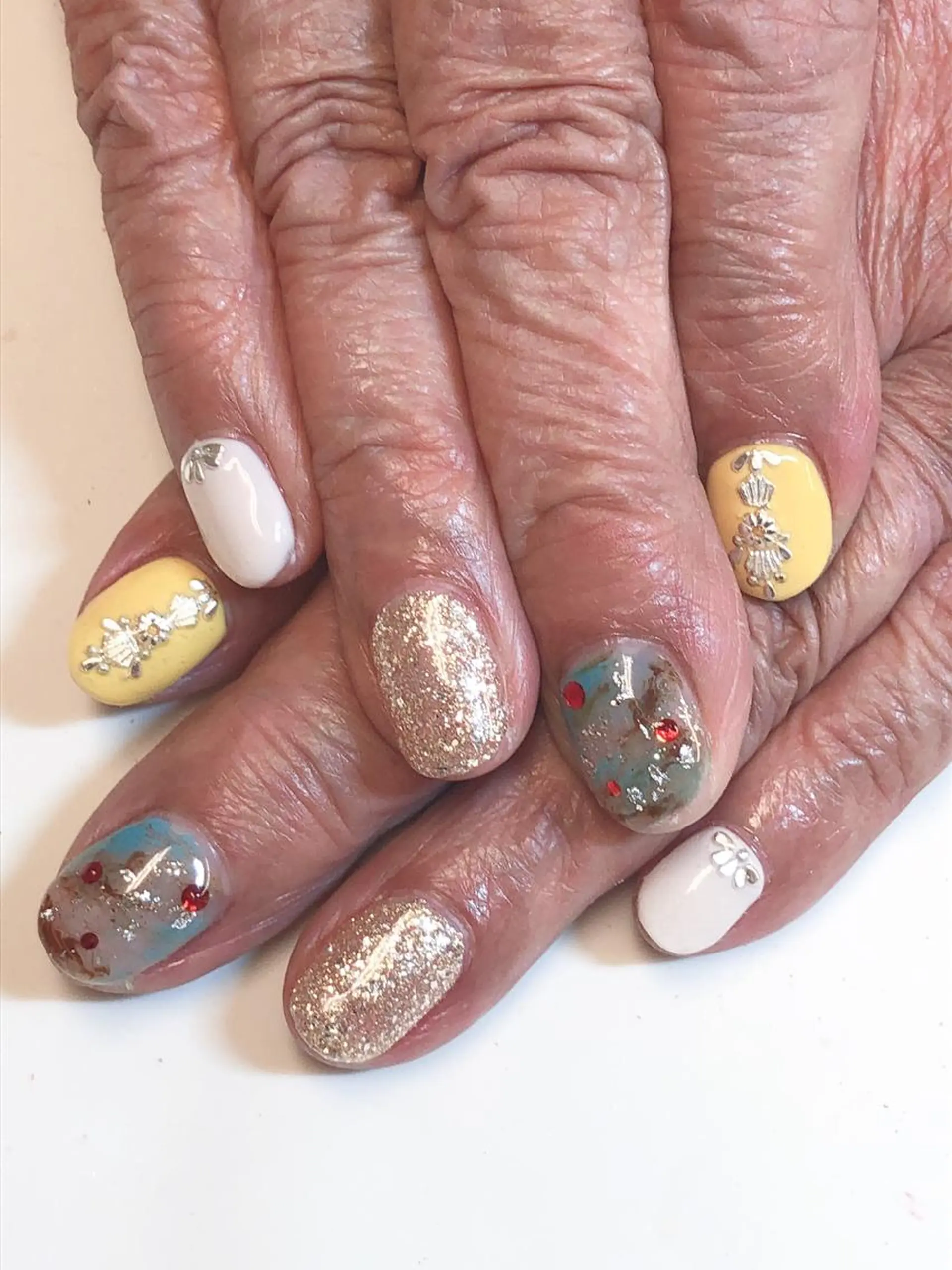 ネイル アートネイル ジェルネイル ストーンネイル KIREIE NAILSのネイルデザイン