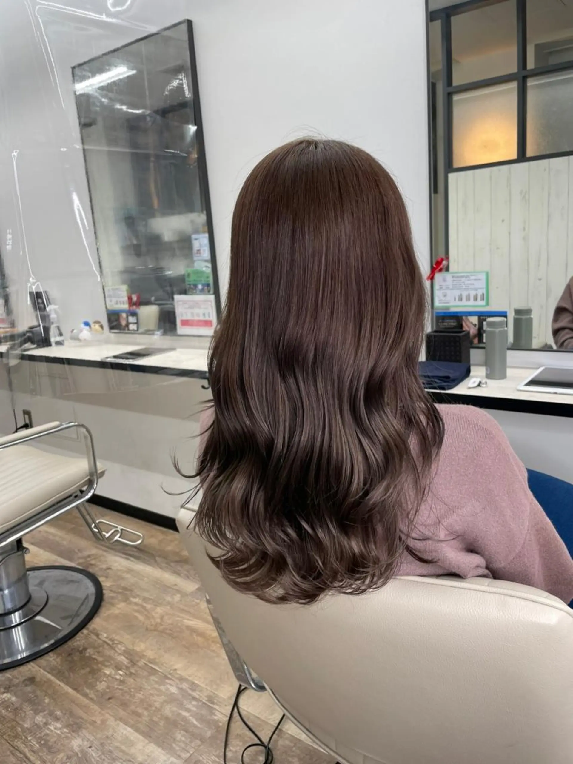 セミロング カラー パーマ ヘアアレンジ アディクシーカラー ケアカラー 髪質改善 トリートメント ストレートパーマ ヘアカラー トリートメント ヘアケア特化型サロン newi 梅田のヘアスタイル