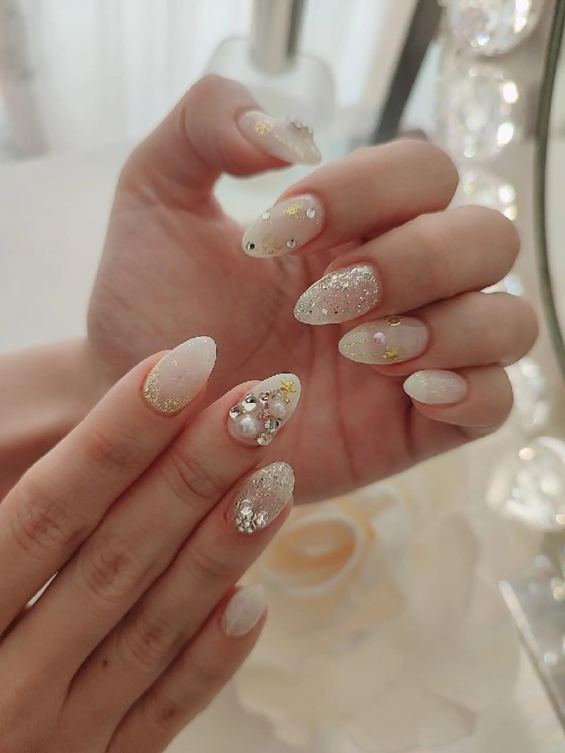 ネイル ハンドネイル RUNWAY 　　の眉毛・アイブロウイメージ