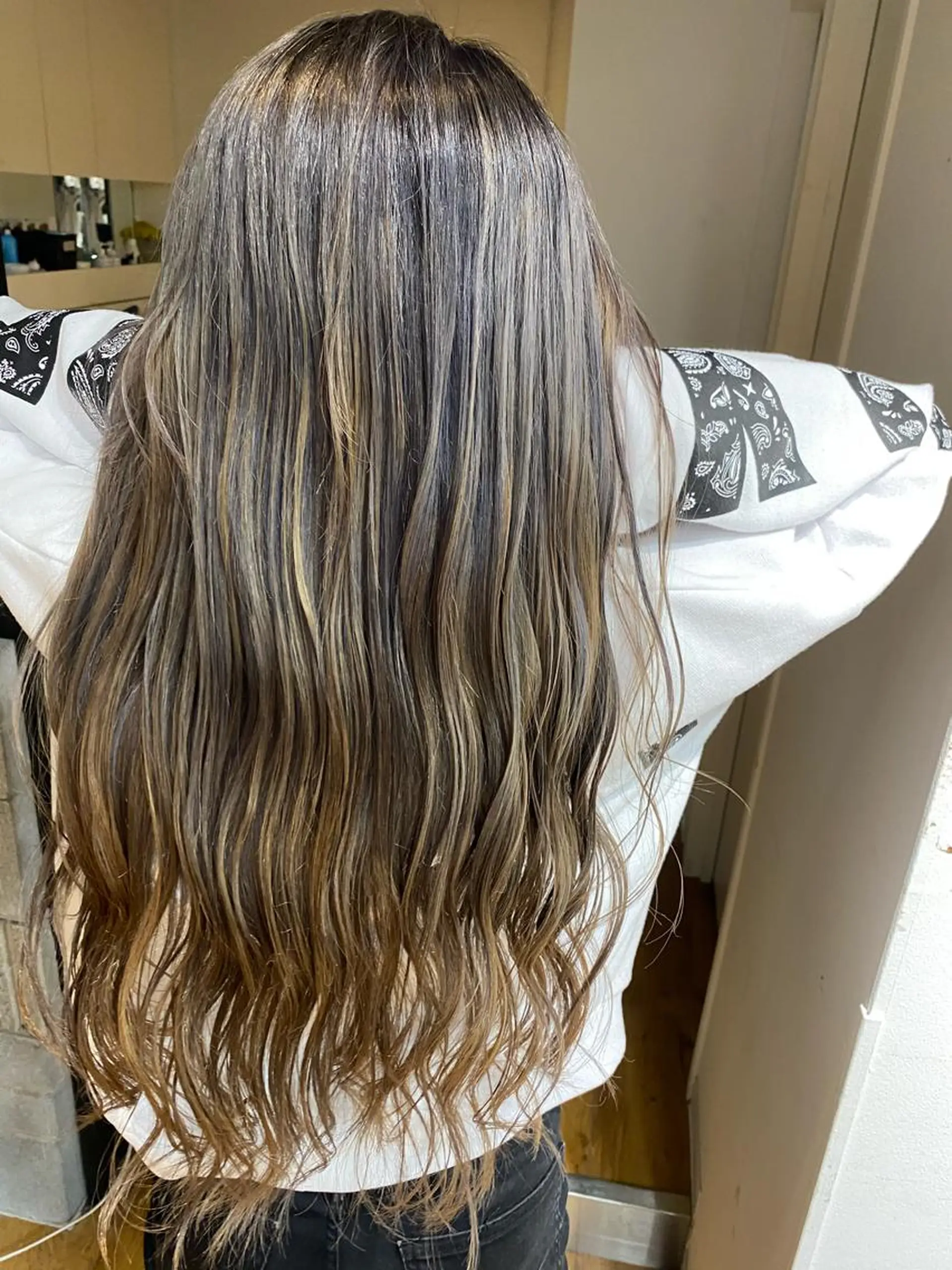 ロング カラー ヘアアレンジ グレージュ 久米 治仁のヘアスタイル