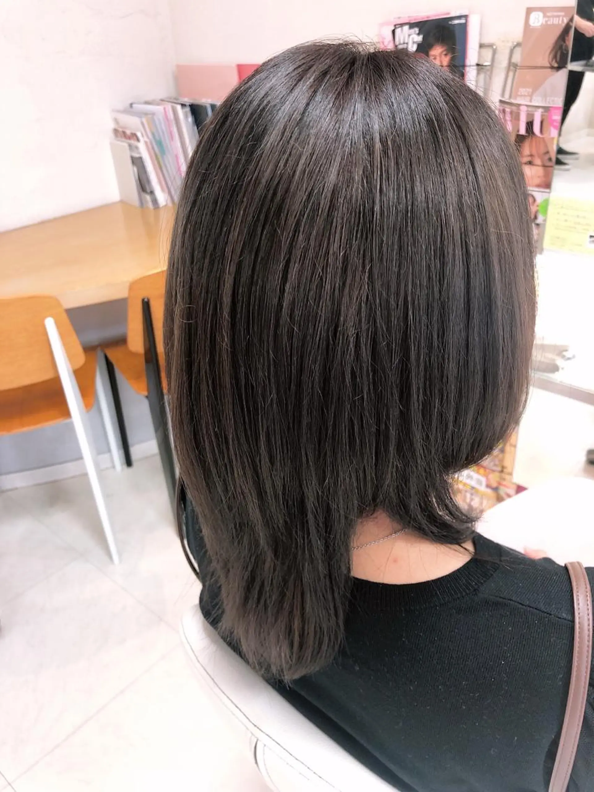 ショート ヘアカラー 阿部 美咲のヘアスタイル