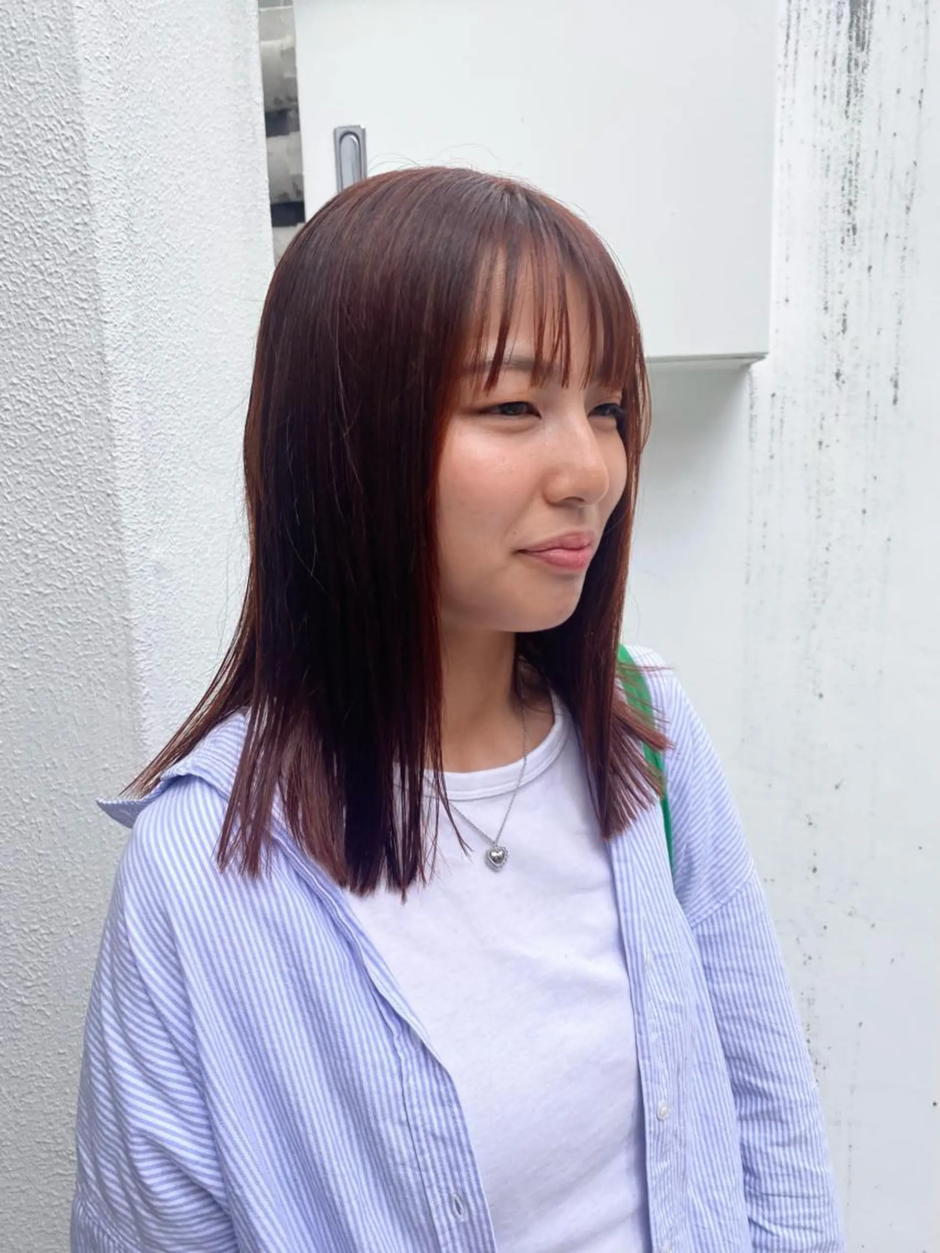 ミディアム カット ヘアカラー トリートメント レイヤー/ハイトーン ヒガシサヨのヘアスタイル