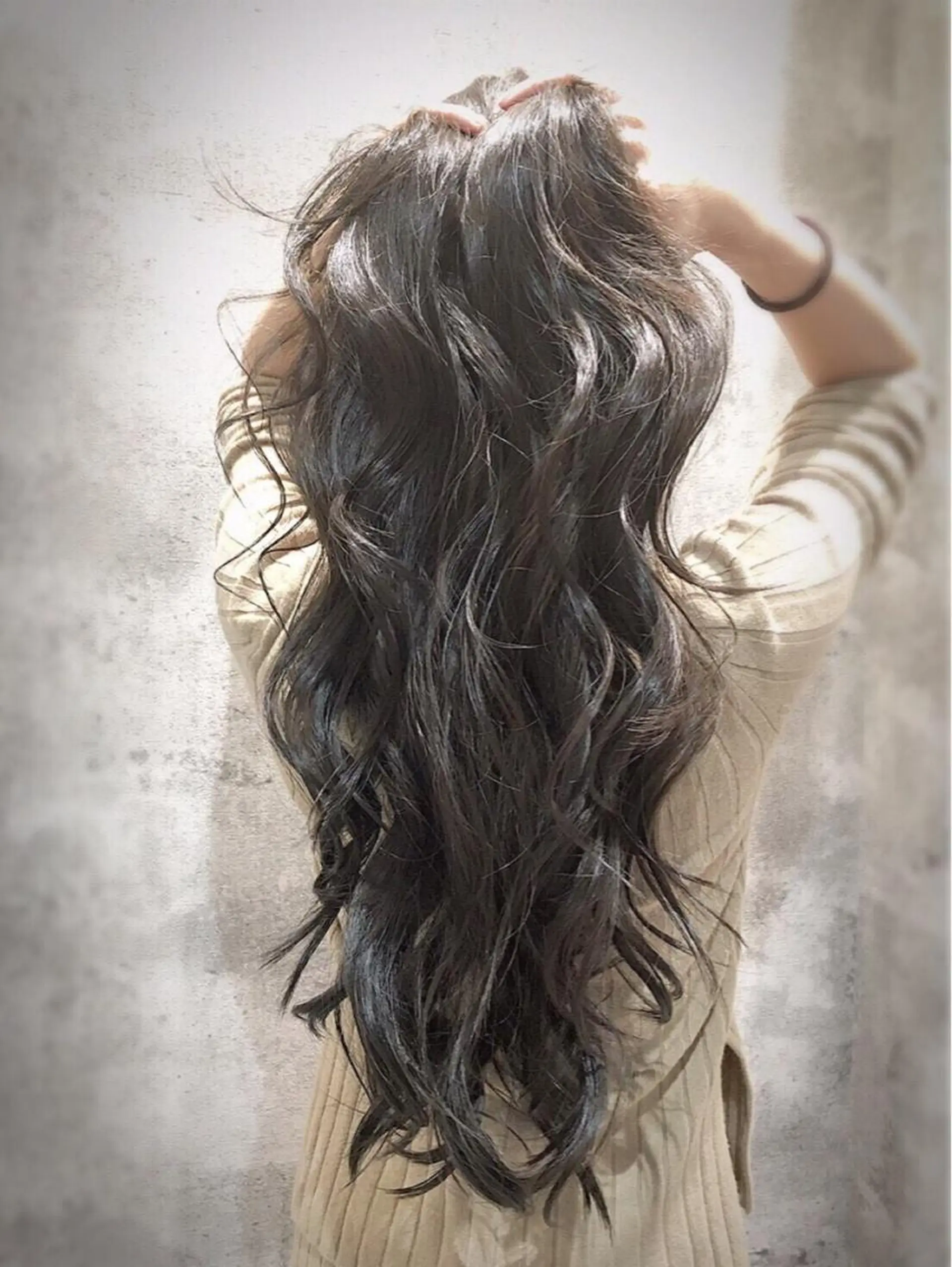 ロング カラー 磧本 祐里恵のヘアスタイル