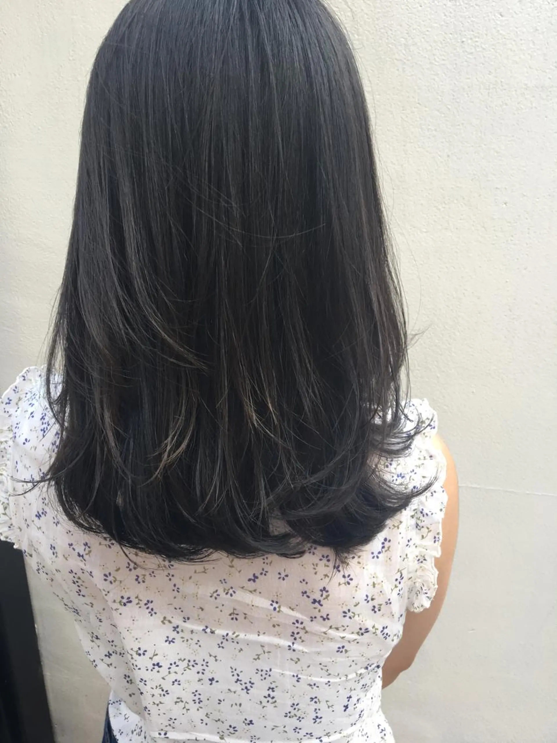 ミディアム カラー THE DAY所属・AKI HASHIMOTOのヘアスタイル