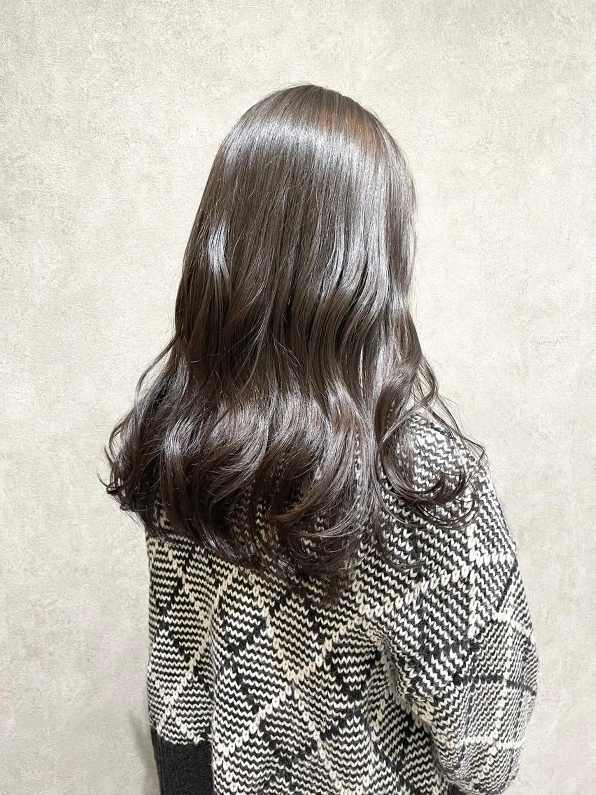 セミロング salowin銀座6丁目所属・銀座 Megumiのヘアスタイル