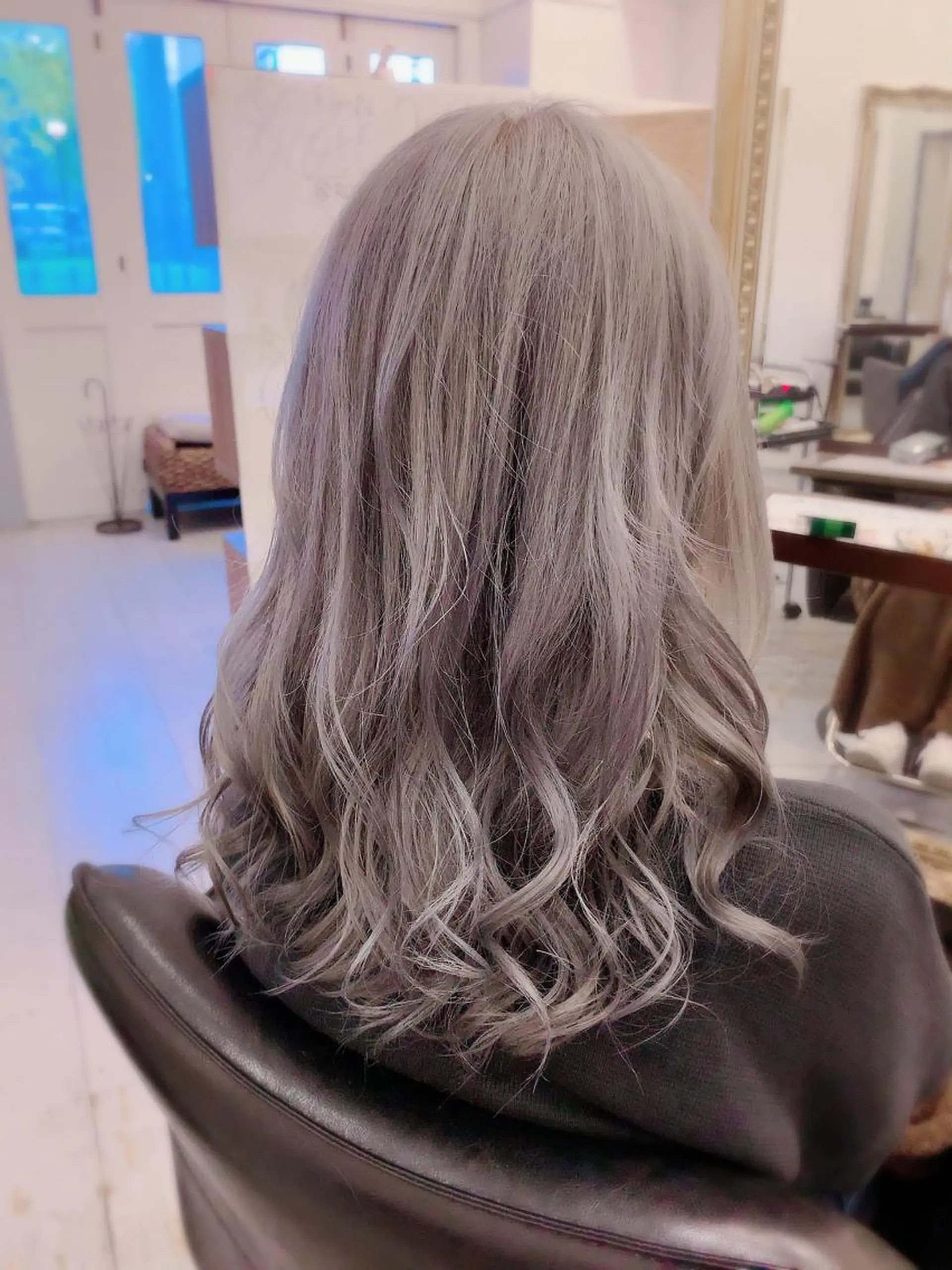 セミロング カラー シルバー カット ヘアカラー トリートメント 💎JADE GRACE💎のヘアスタイル